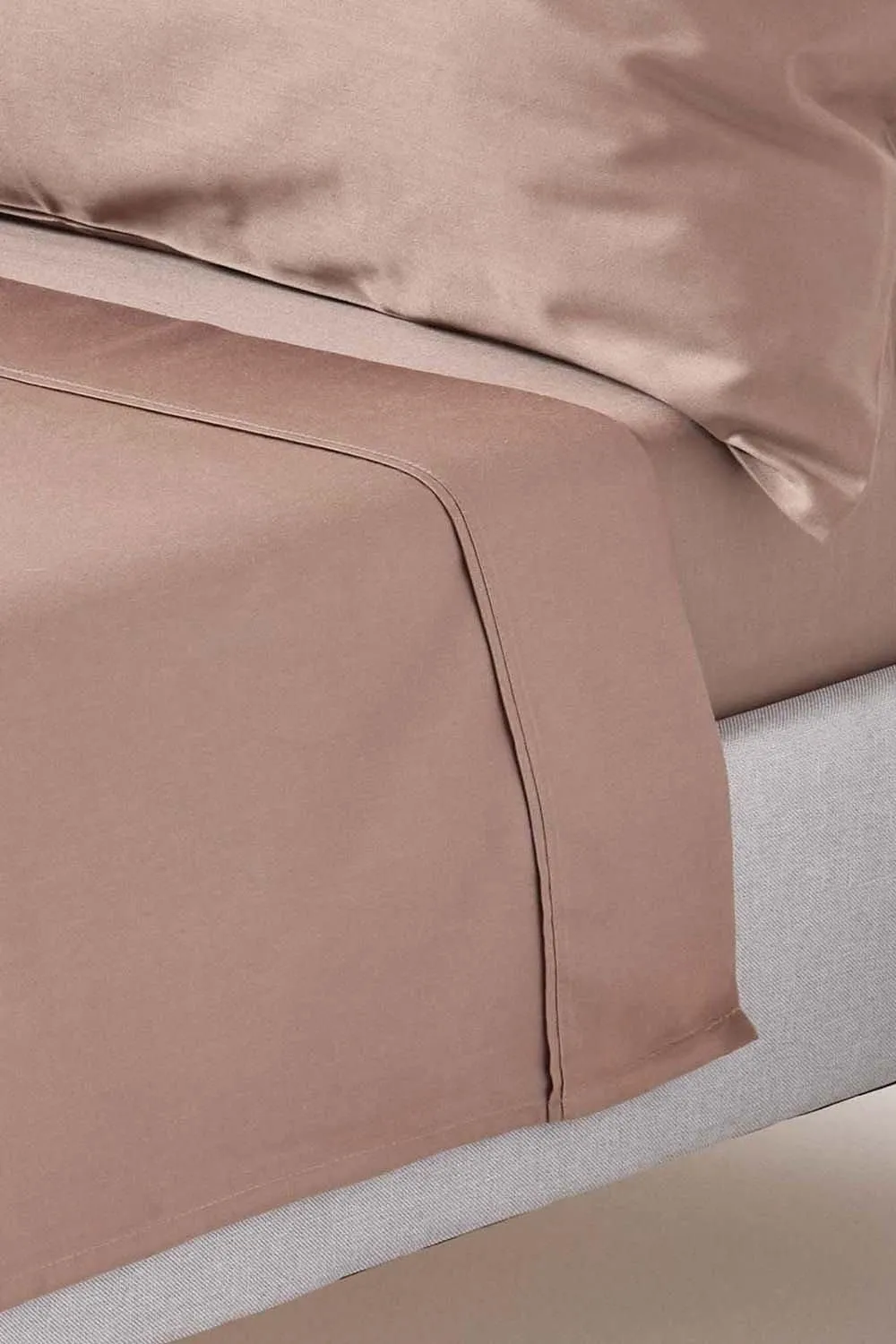 Homescapes Sateen Cotton Flat Sheet 400 TC in Brown 1