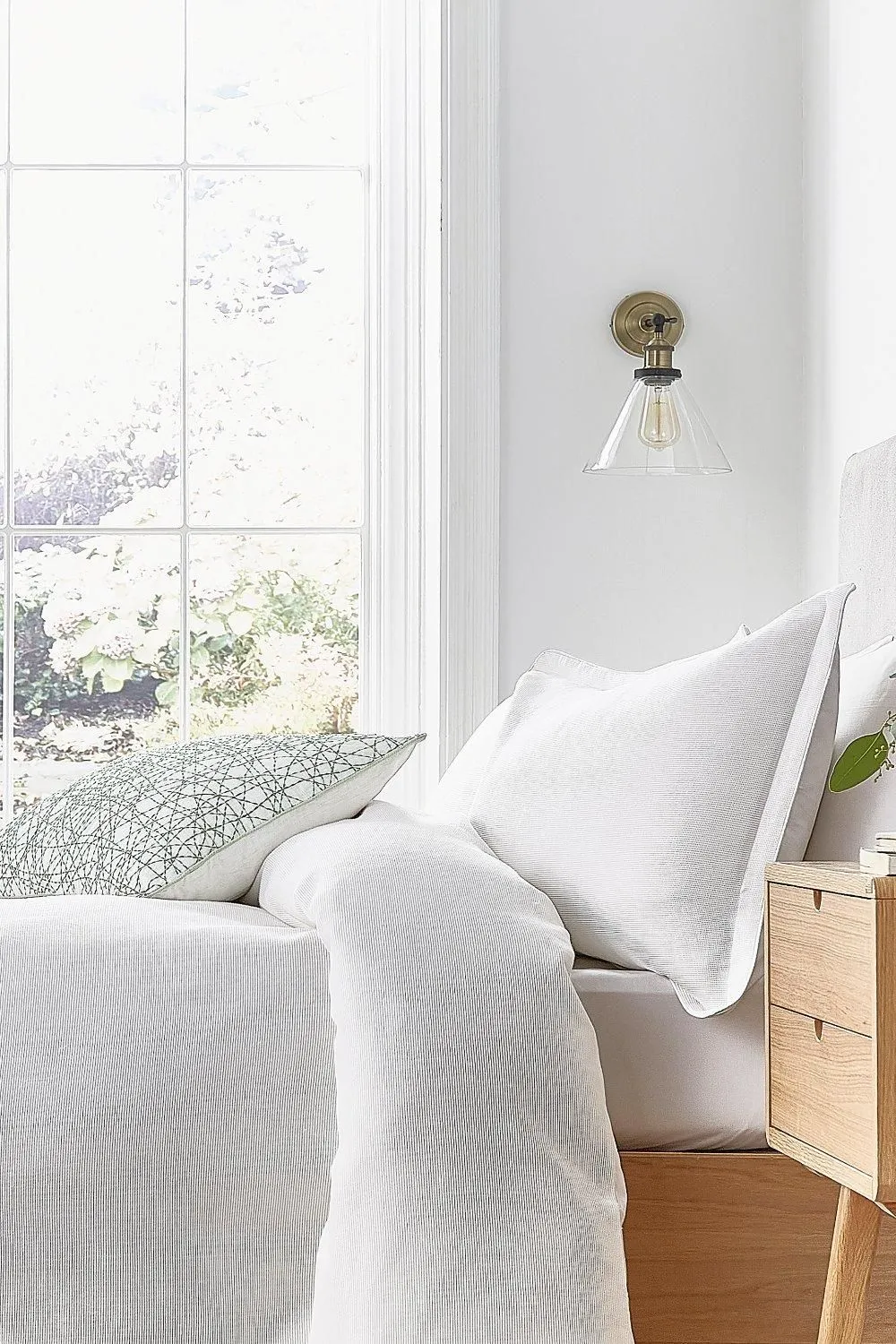 Murmur 'Greta' Cotton Oxford Pillowcase in White 2