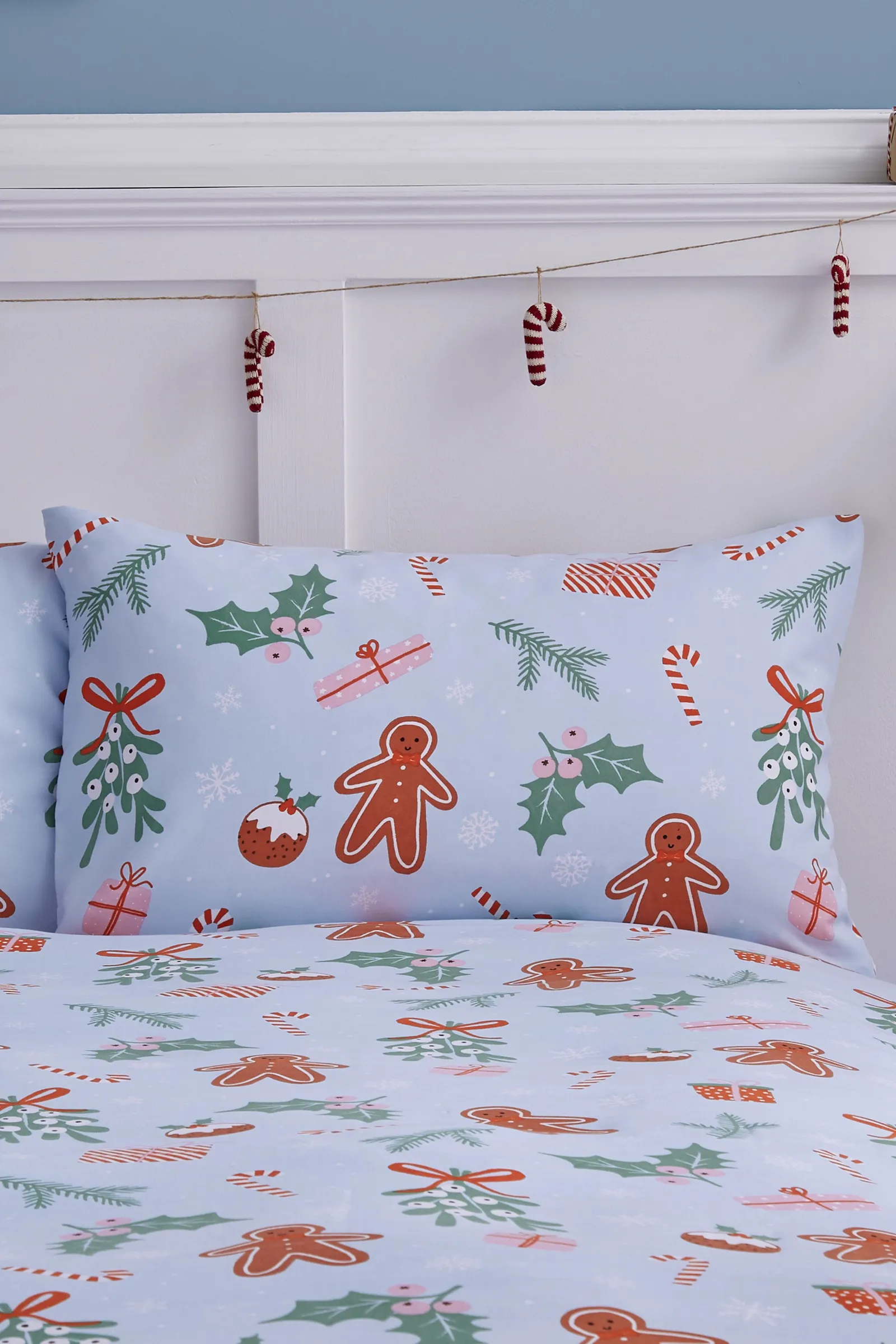 Catherine Lansfield 'Christmas Gingerbread' Soft Microfibre Reversible Duvet Cover Set in Blue 3