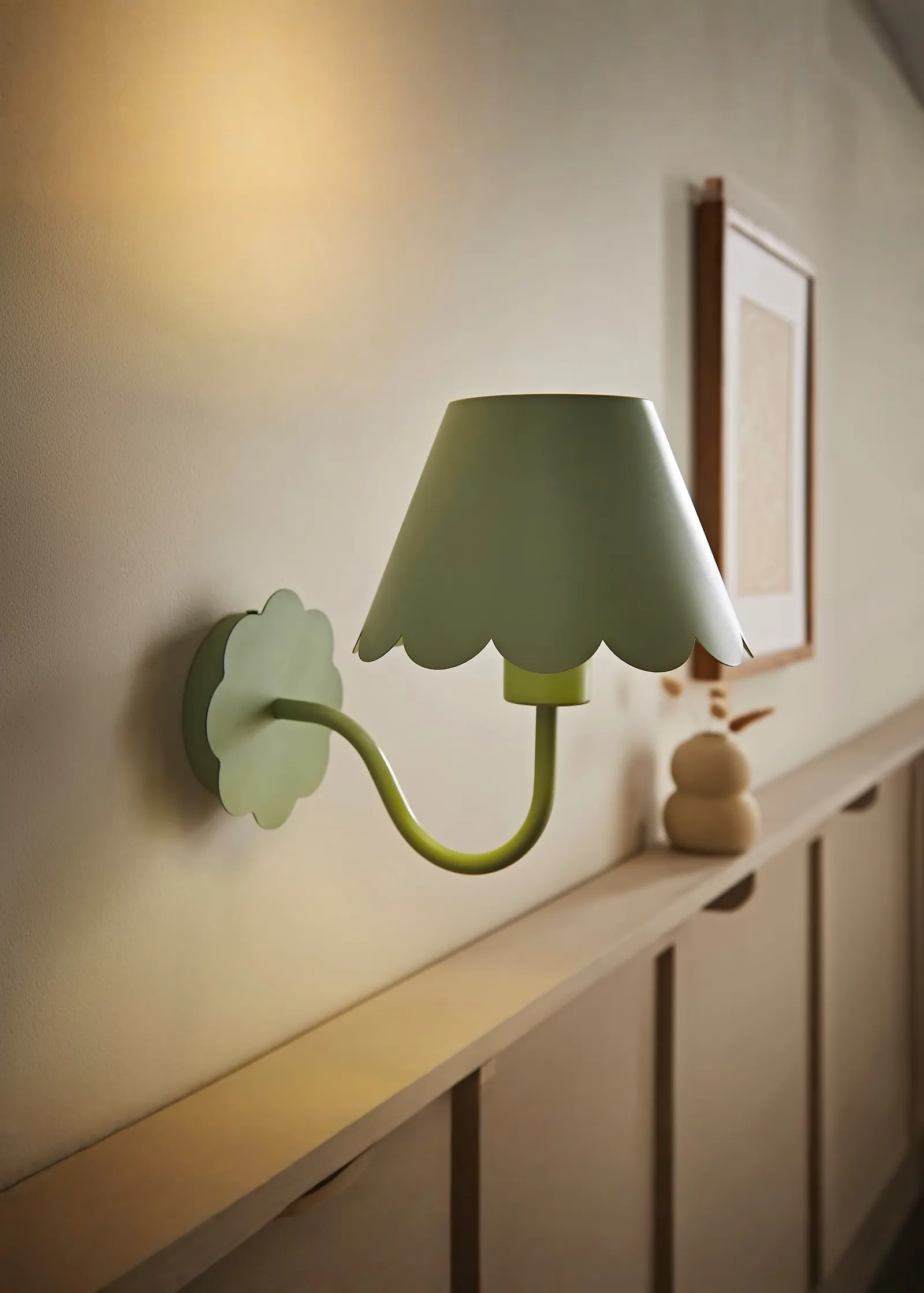 ValueLights Hattie Rechargeable Metal Scalloped Edge Wall Light in Pale Green