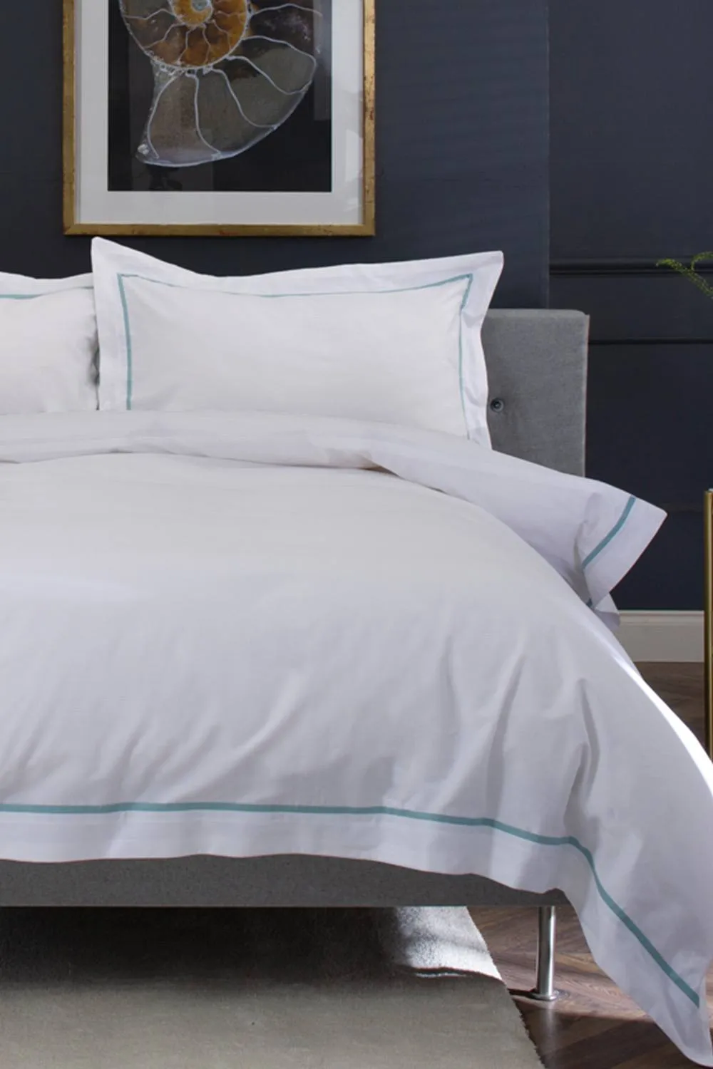 The Lyndon Company Boutique Hotel Hampstead 200 Thread Count Cotton Duvet Cover Set in Green 2