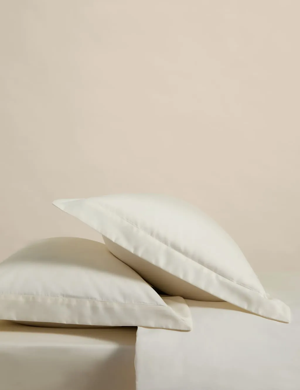 M&S 2 Pack Egyptian Cotton 400 Thread Count Silky Oxford Pillowcases Cream