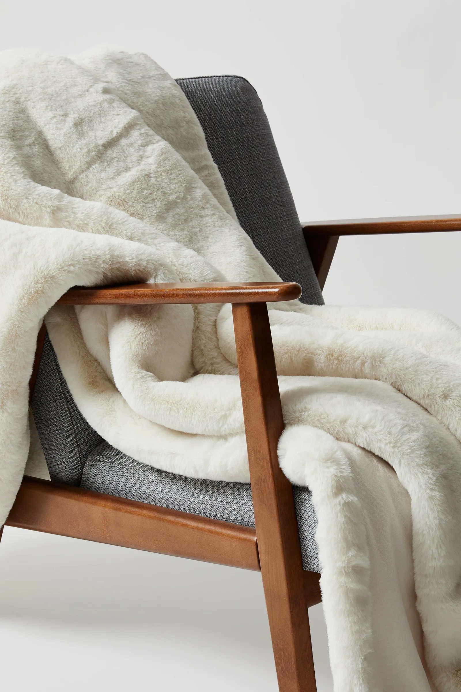 Luxe Faux Fur Throw