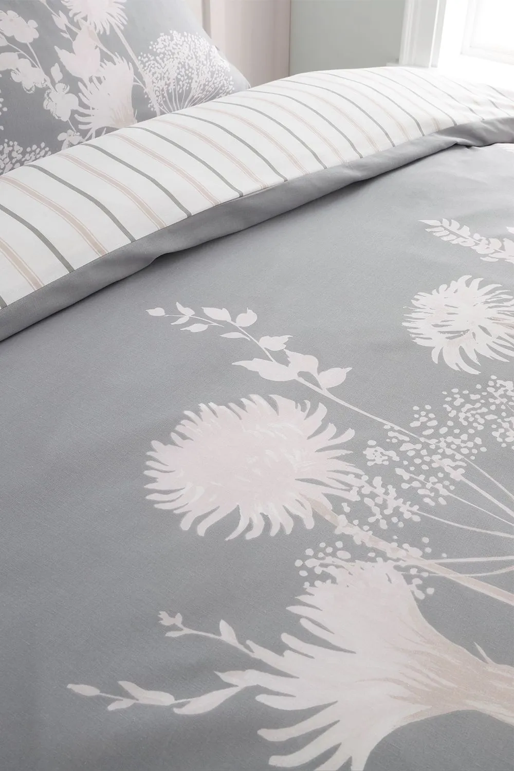 Catherine Lansfield Meadowsweet Floral Duvet Set in Grey 3