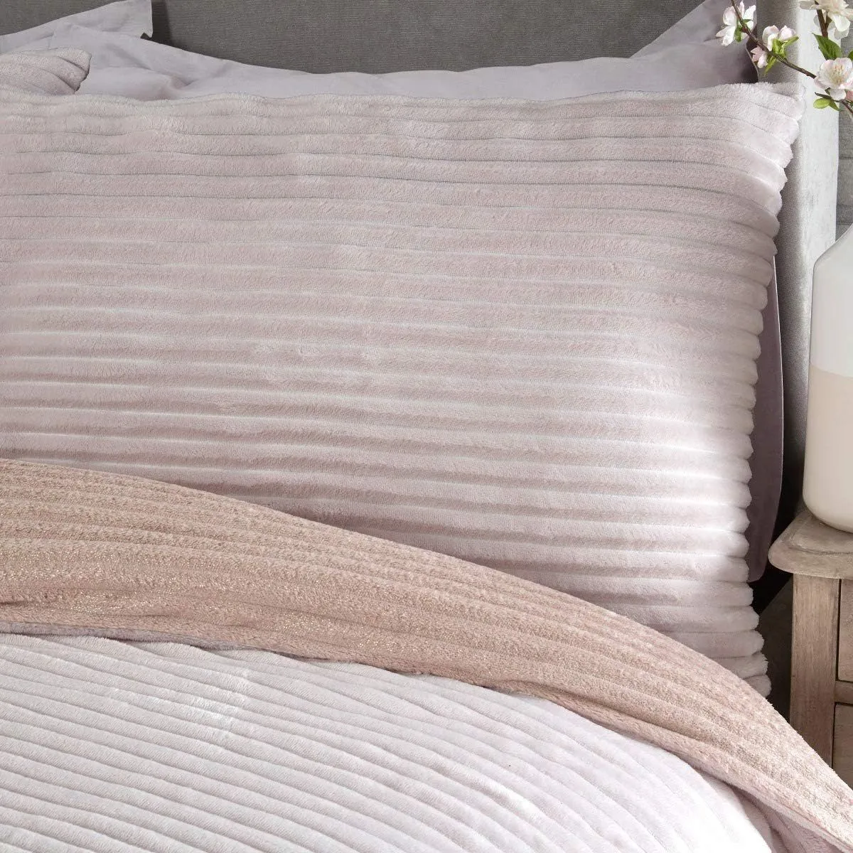 Smart Living Luxurious Reversible Sparkle Ribbed Fleece Duvet Cover with Pillowcases in Pink 3