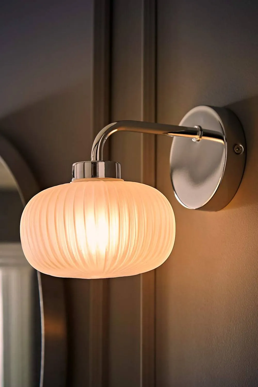 ValueLights Amaia Chrome Frosted Glass IP44 Wall Light with Bulb in Metallic Silver 2