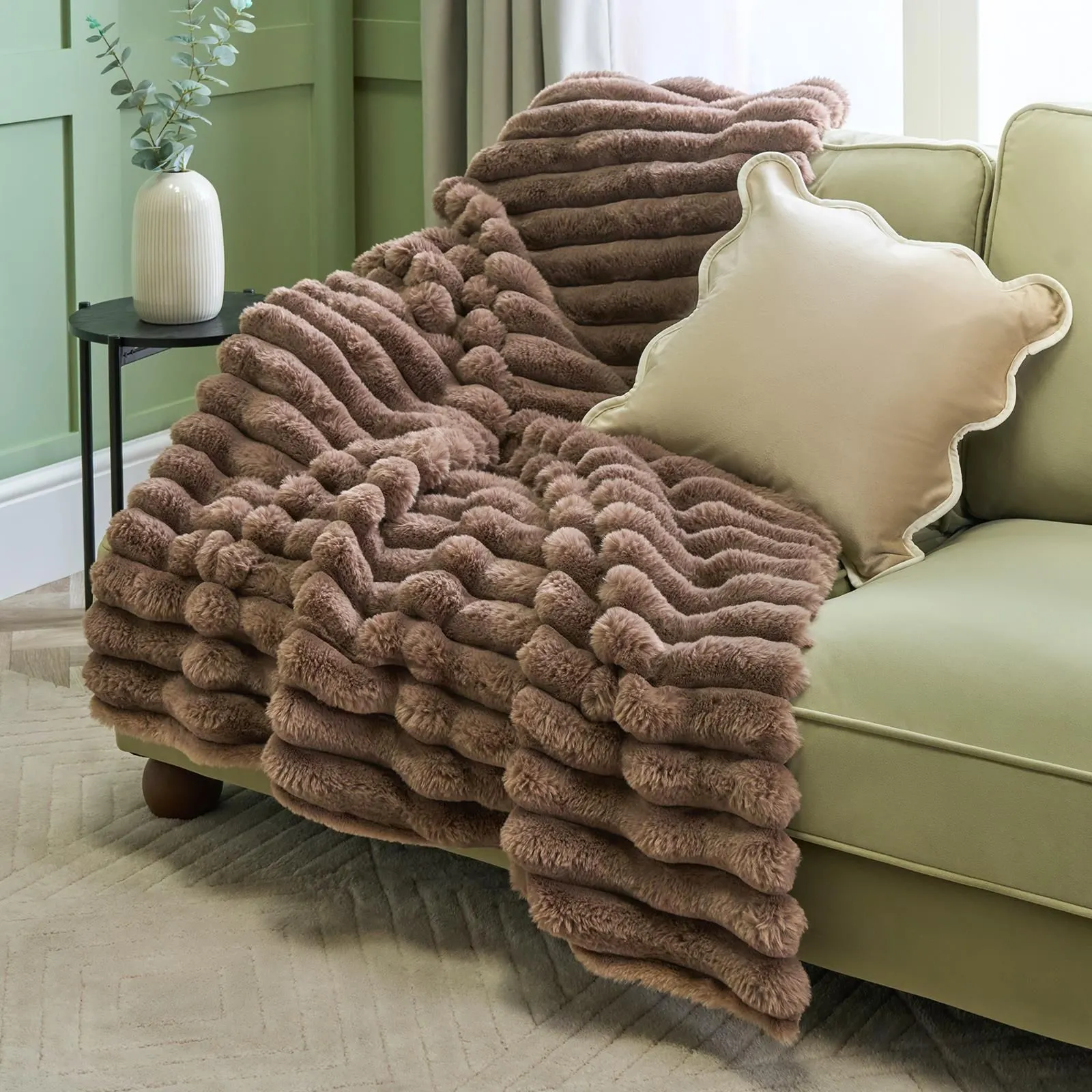 OHS Jumbo Faux Fur Fleece Throw Ribbed Fluffy Blanket in Light Brown