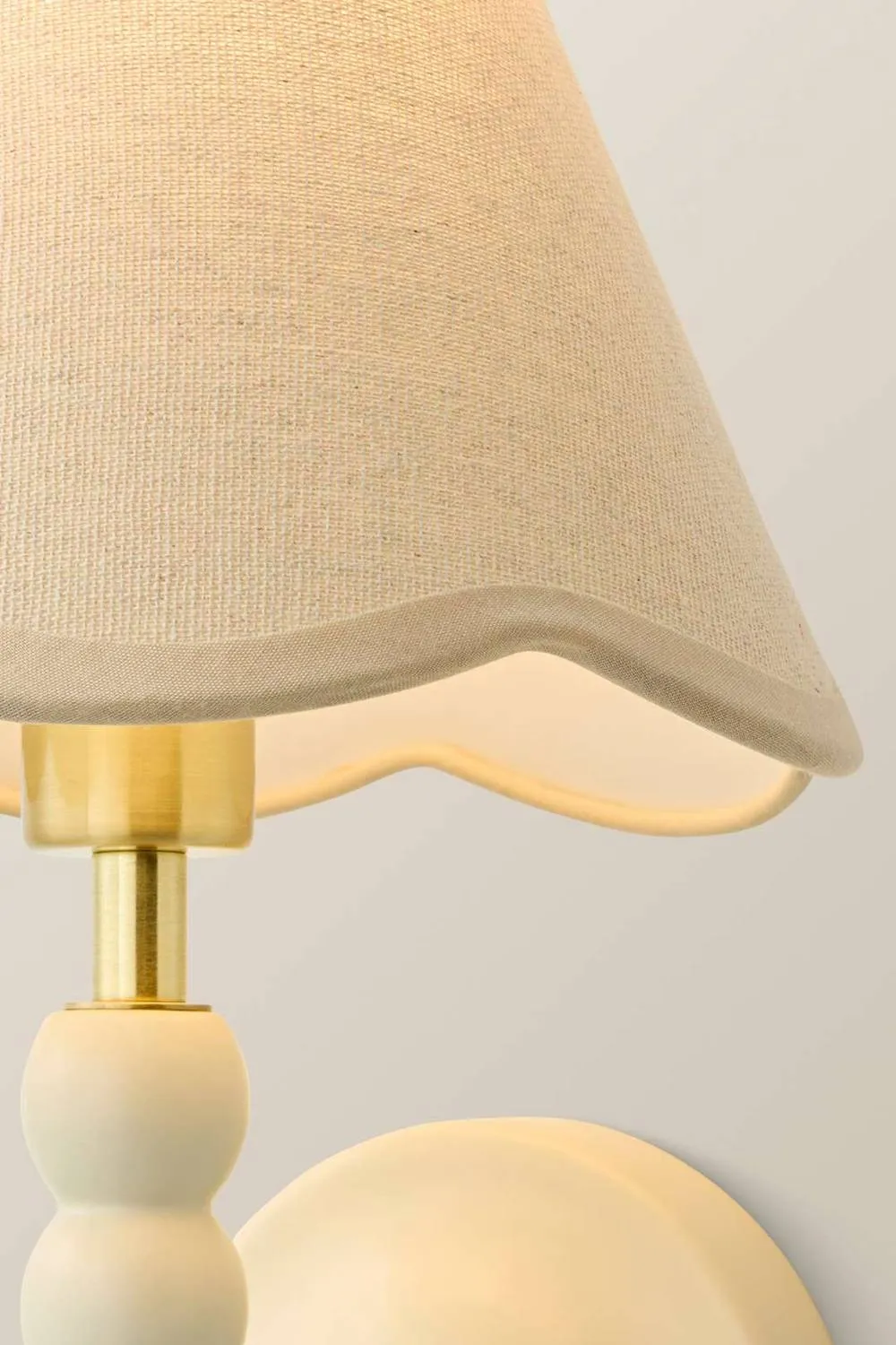 ValueLights Bobbins Cream Bobble Wall Light with Trim Linen Lamp Shade & Bulb in Natural 4