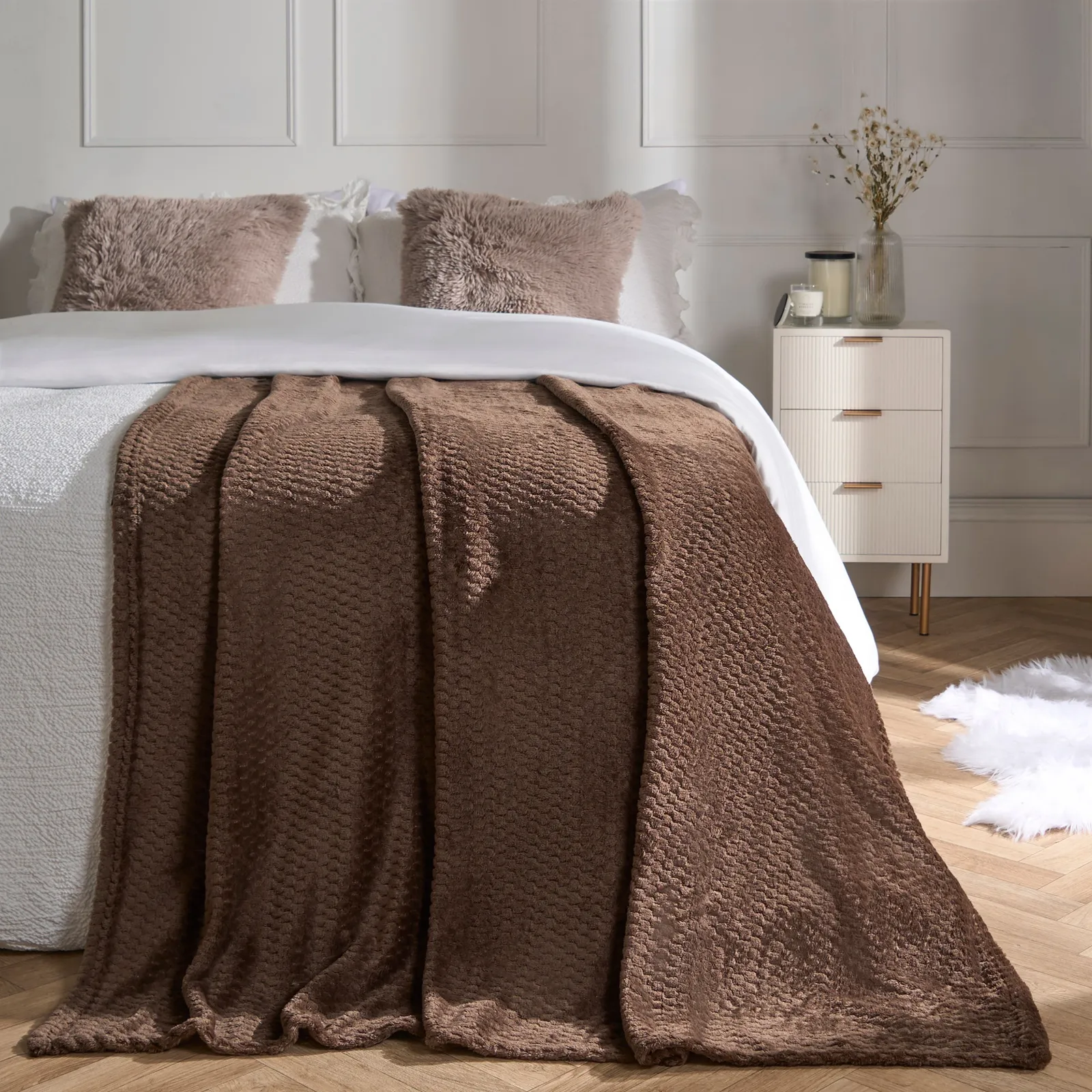 OHS Luxury Large Waffle Honeycomb Mink Warm Throw in Chocolate