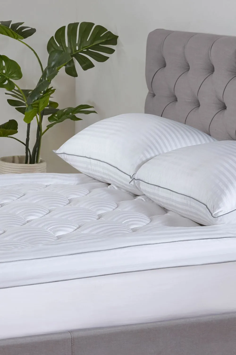 BHS 5 Star Hotel Collection Australian Wool Enhancer in White | Size: Super King