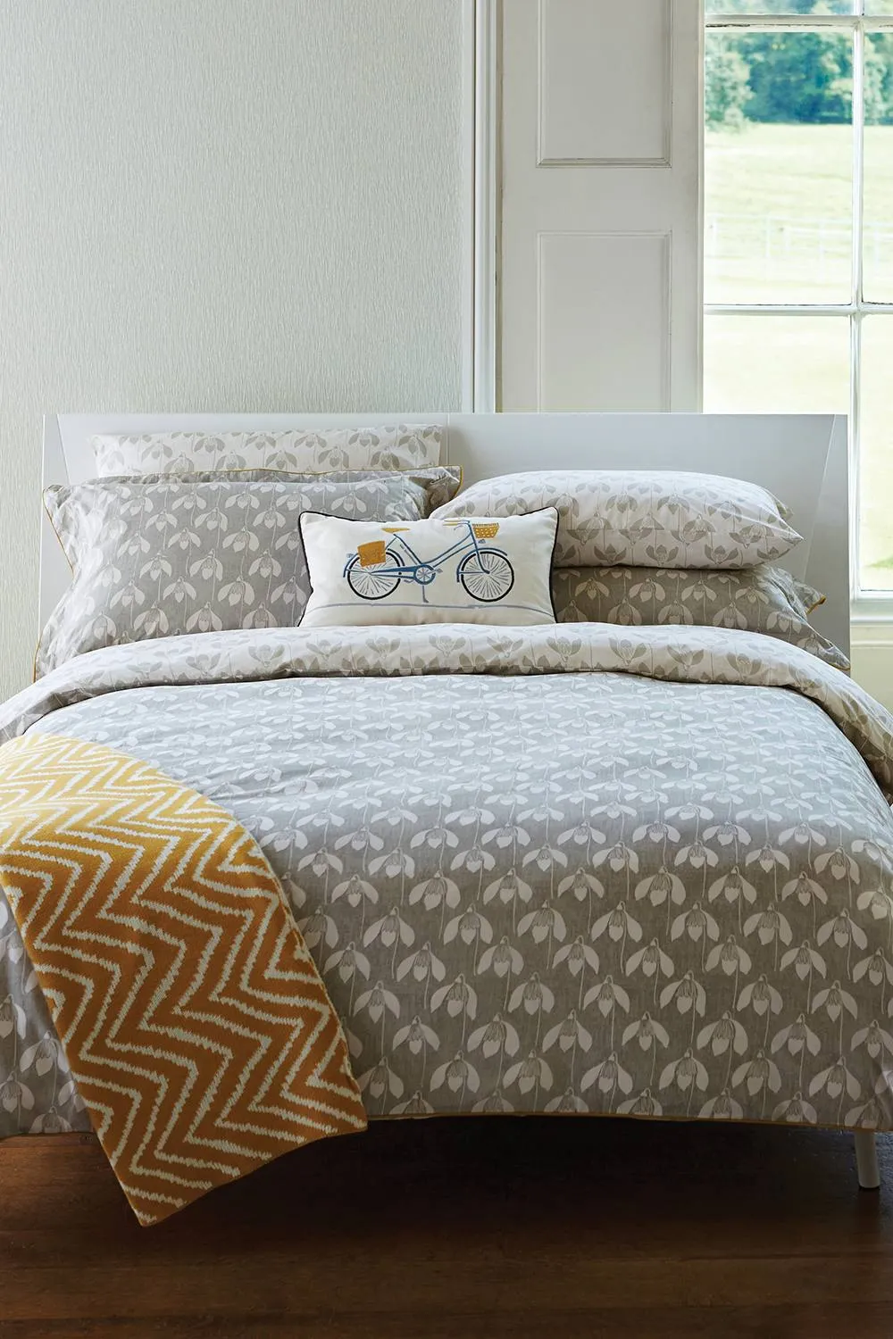 Scion 'Snowdrop' Cotton Duvet Cover Set in Grey