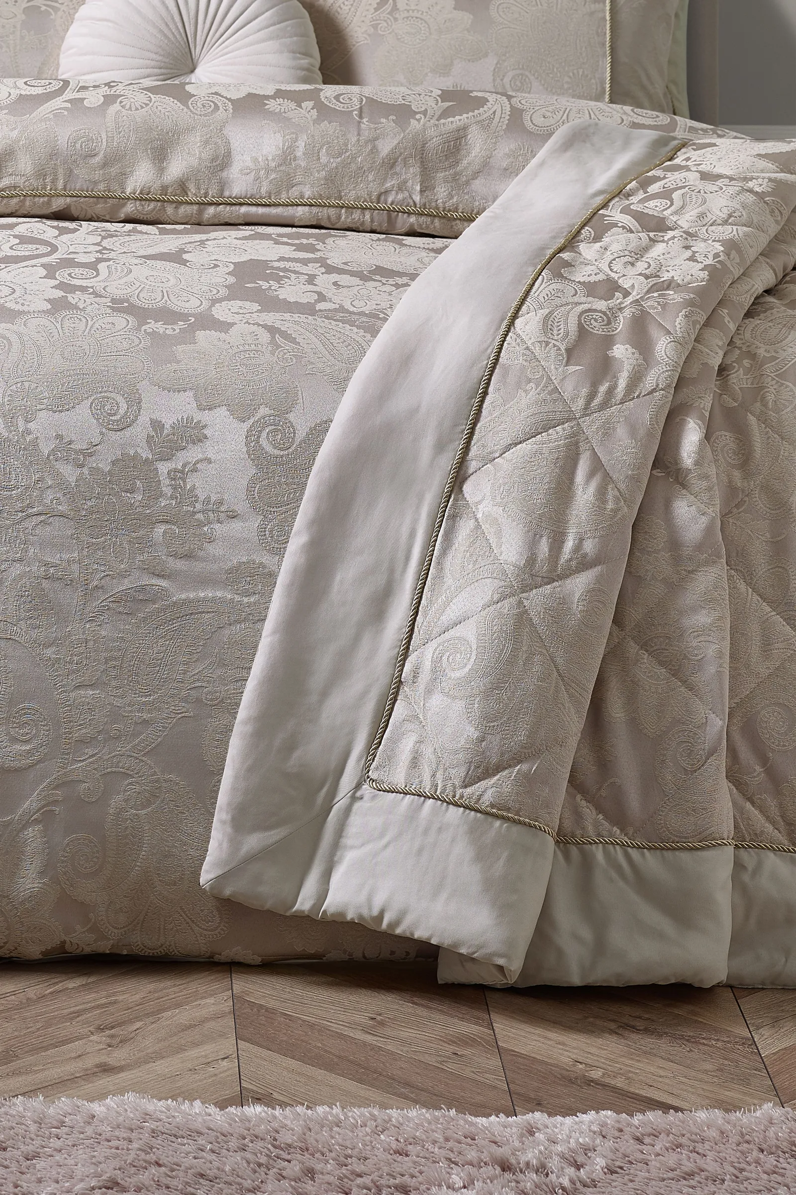 Catherine Lansfield 'Opulent Jacquard' Bedspread in Gold 2