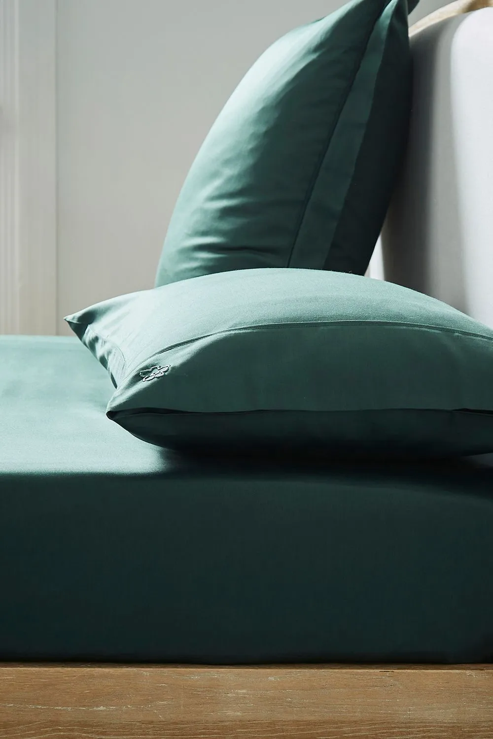 Ted Baker 'TB Plain Dye' Cotton Sateen Fitted Sheet in Dark Green 2