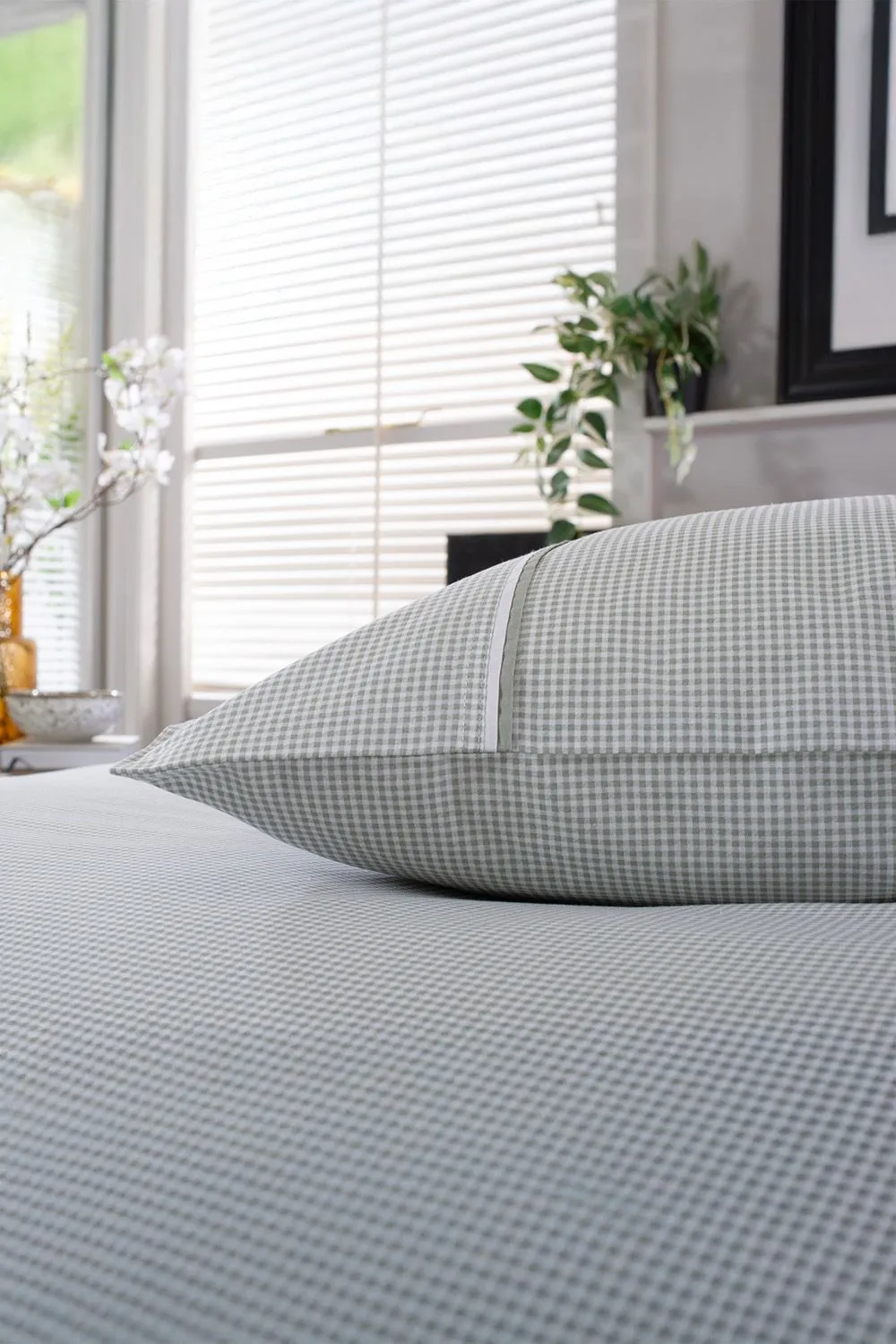 The Lyndon Company Gingham Duvet Cover Set - Soft & Breathable Cotton with Double Piped Edges in Green 4