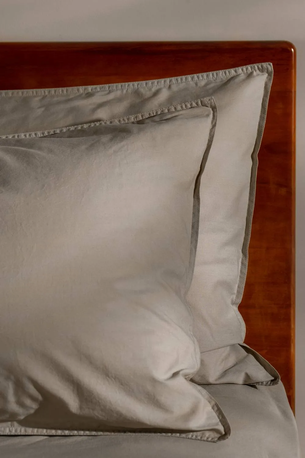 Soak&Sleep Mocha Stonewashed Cotton Housewife Pillowcase Pair in Natural