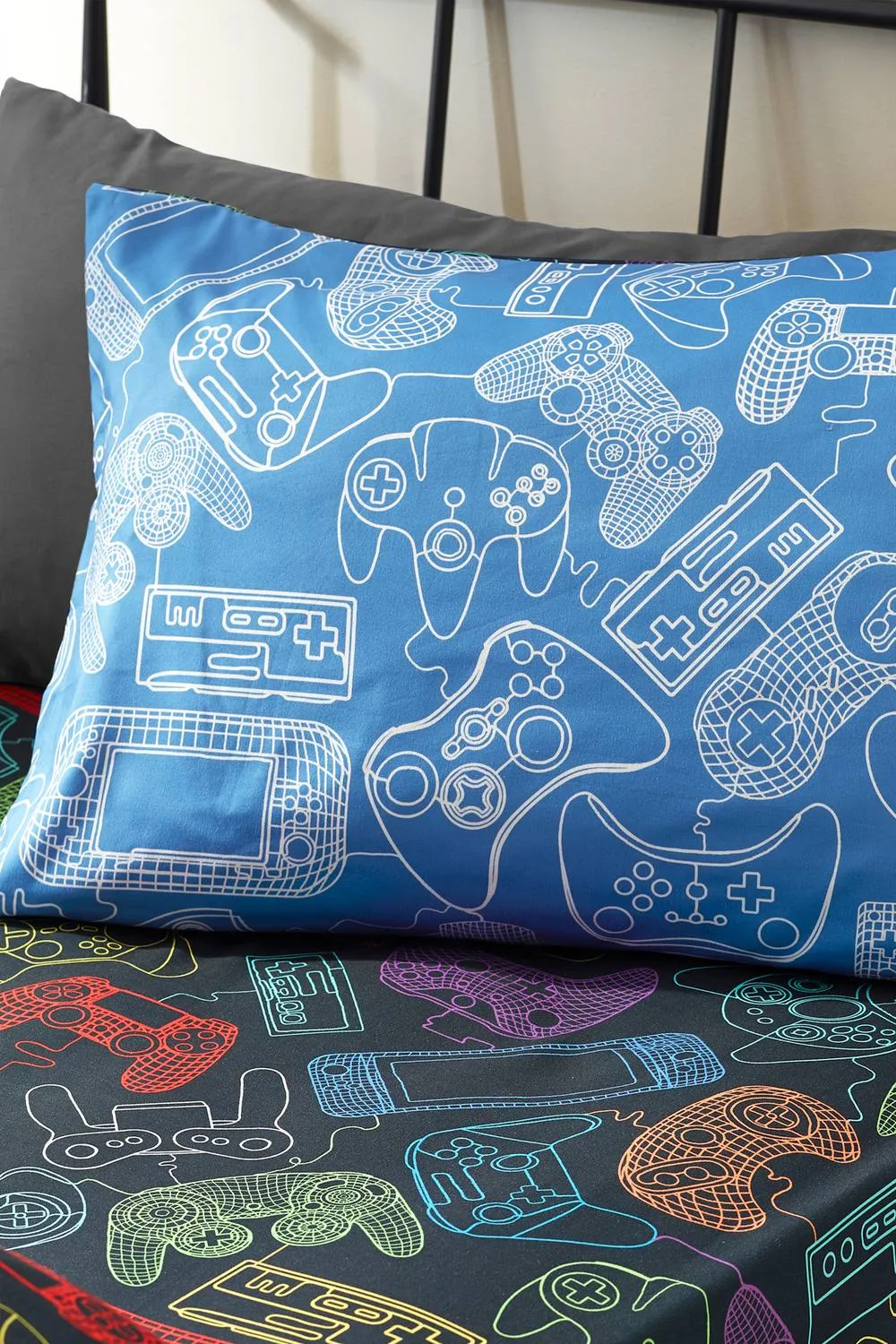 Catherine Lansfield 'Power Up Gamer' So Soft Duvet Cover Set in Black 4