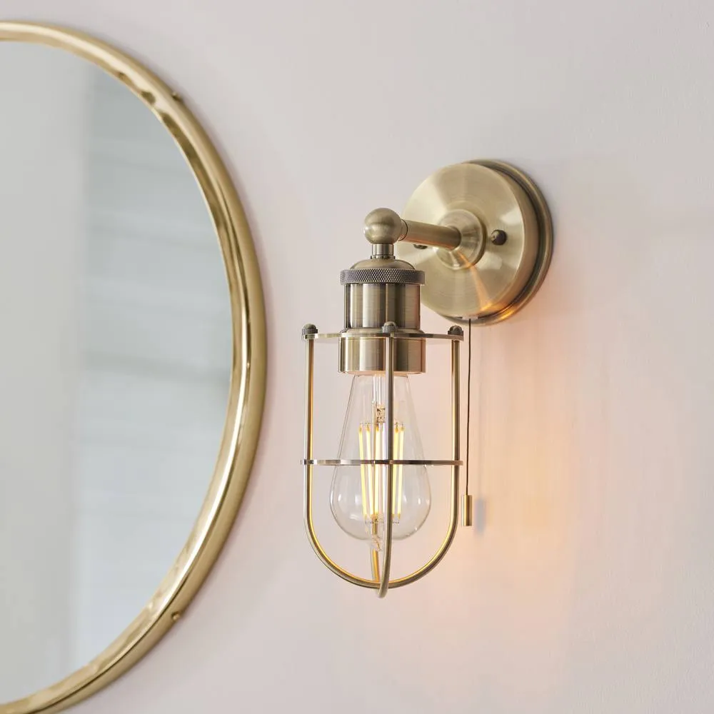 Netlighting Crew Bathroom Wall Lamp Antique Brass in Gold 2