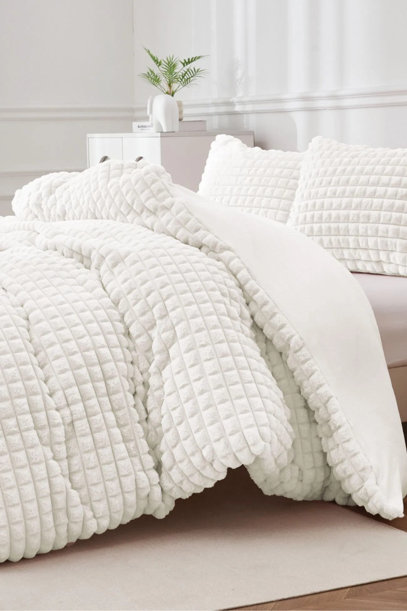 Ezysleep Super Soft Luxury Faux Fur Box Duvet in Cream 2