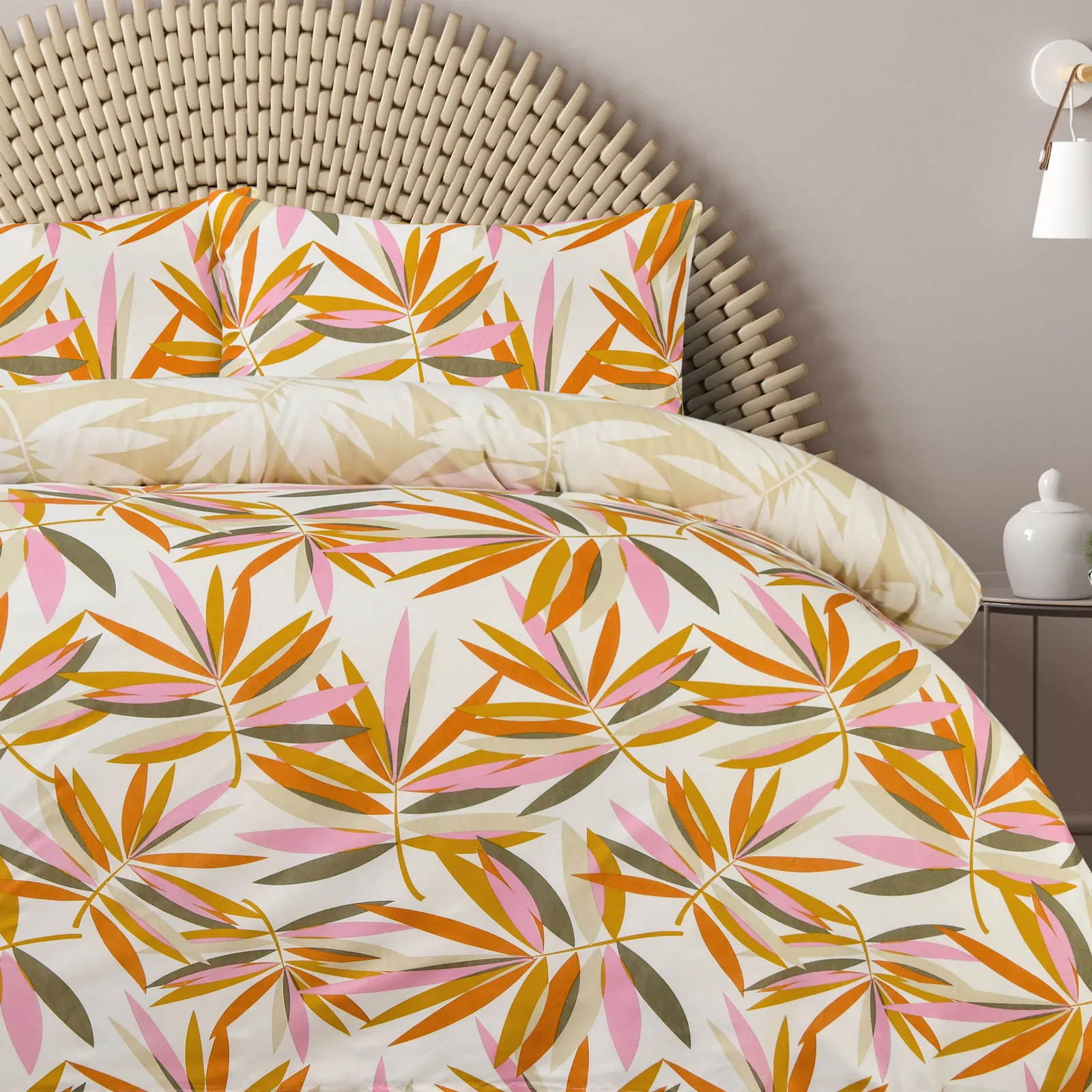 Smart Living Luxury Super Soft Reversible Bright Leaves Duvet Cover With Pillowcase in Natural 3