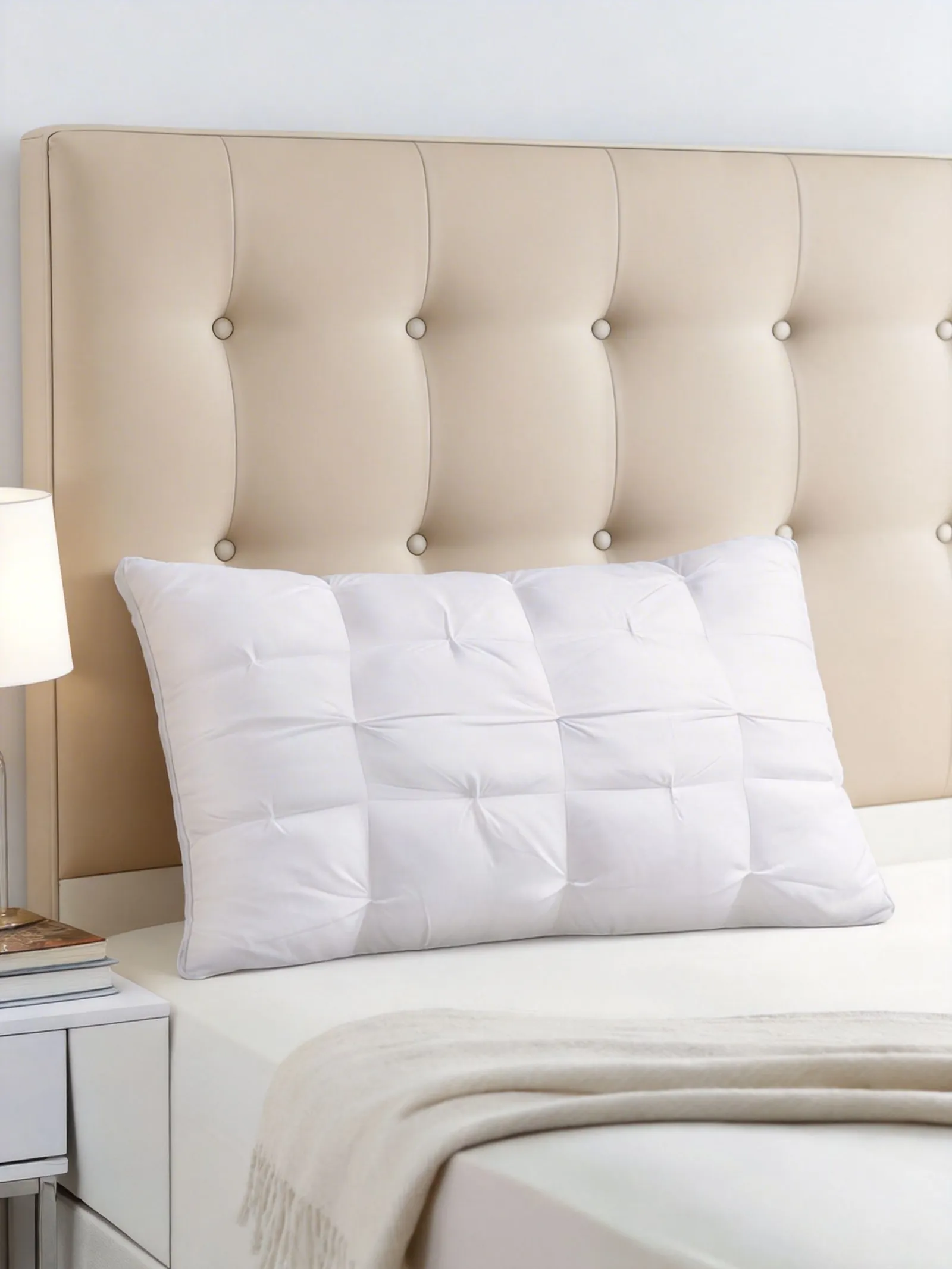 Living and Home 800g Soft High Elasticity Twisted-Pleat Pillow in White