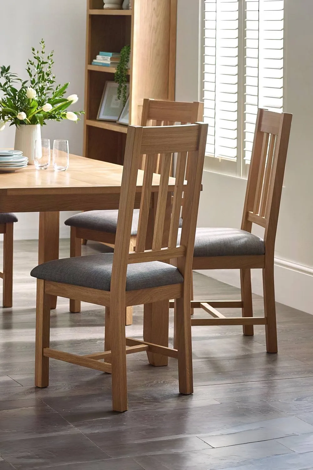 Julian Bowen Mallory Dining Chair (Set of 2) in Light Oak