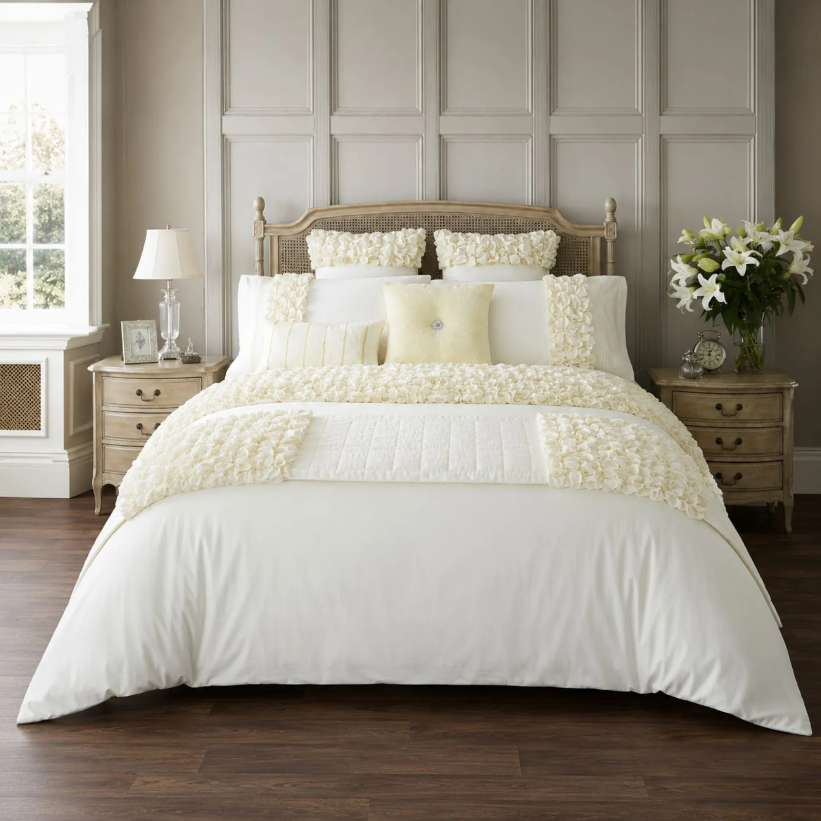 Smart Living Premium Polycotton Verina Duvet Cover With Pillowcases in Cream 2