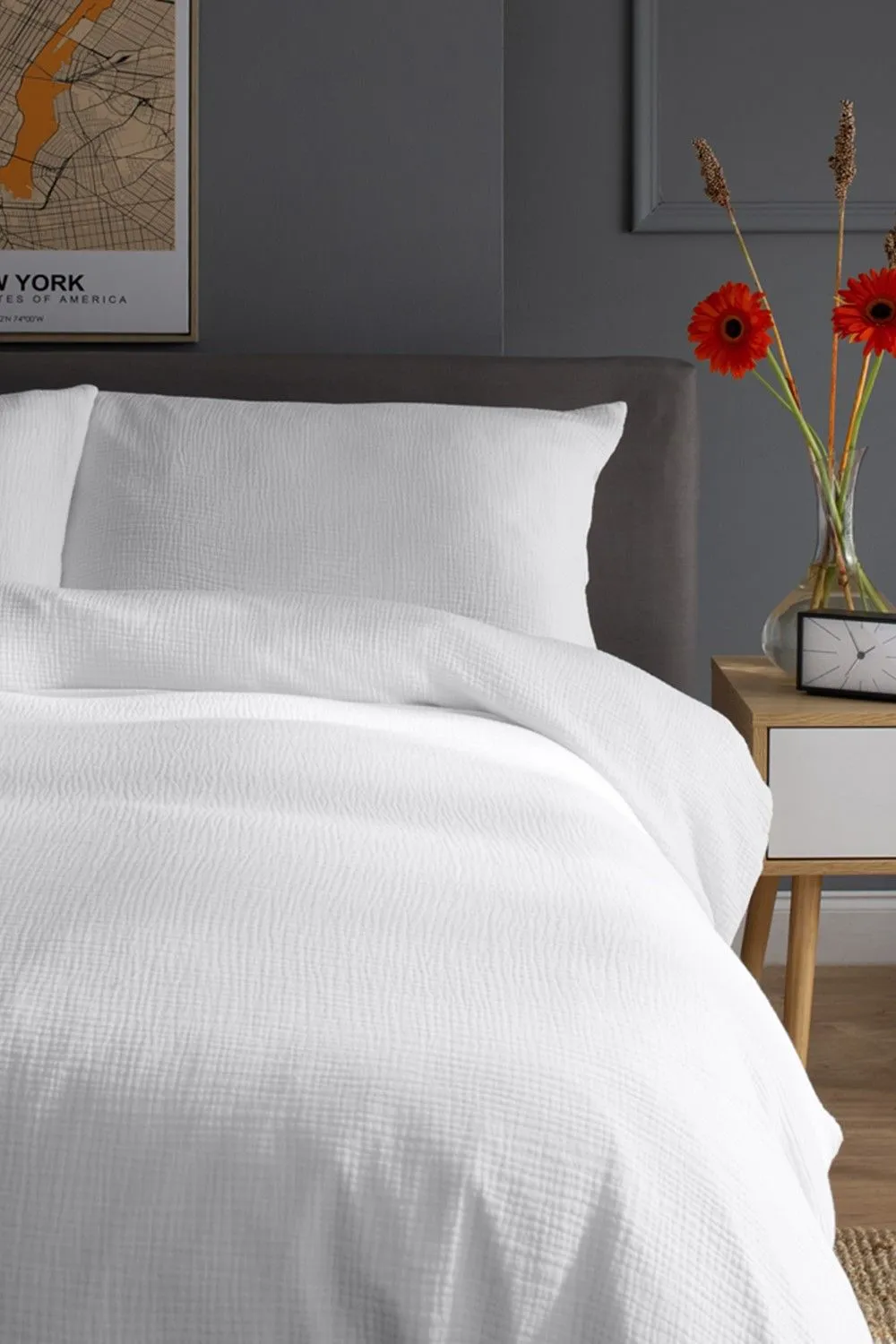 The Lyndon Company St Quentin 100% Cotton Reversible Duvet Bedlinen | Deyongs 1846 in White 3