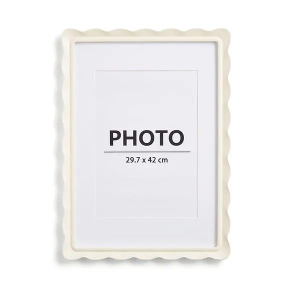 Scalloped Photo Frame 2
