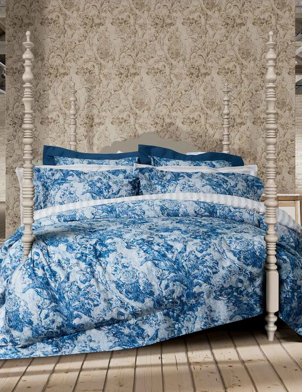 Sanderson Sanderson Fringed Tulip Toile Bedset Blue Mix