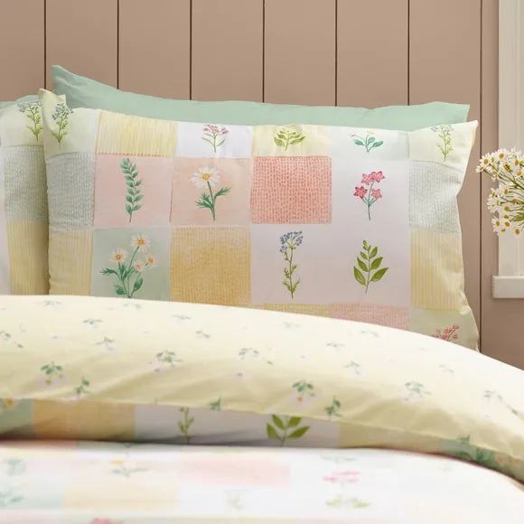Catherine Lansfield Daisy Patchwork Polycotton Duvet Cover & Pillowcase Set 2