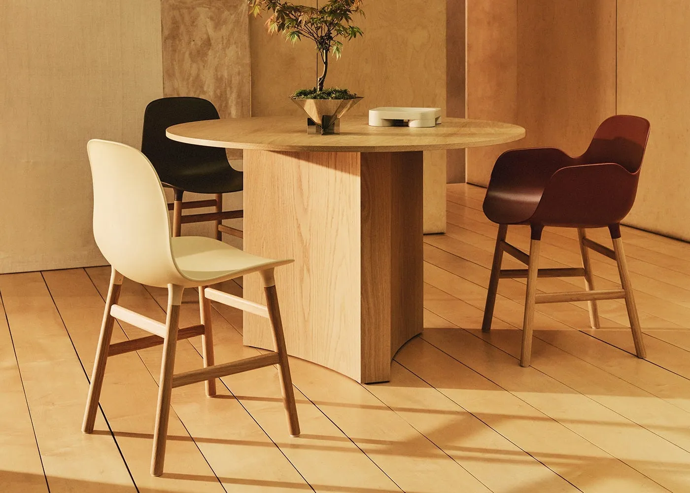 Normann Copenhagen Form Armchair in Ultra Leather 41574 with Oak Legs 3