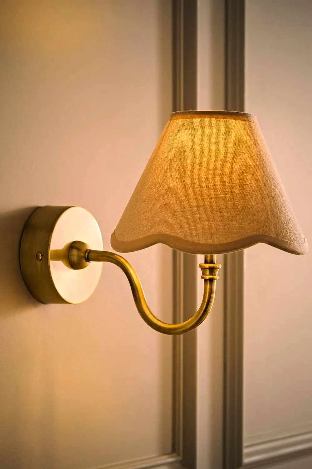 ValueLights Lowe Pair Scallop Flower Shade Metal Portable Rechargeable Wall Light in Gold 2