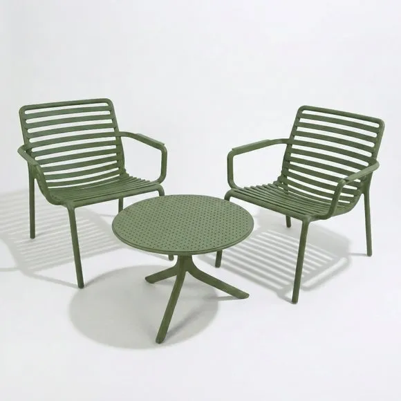 Nardi Step Low Round Table with 2 Doga Relax Chairs 2