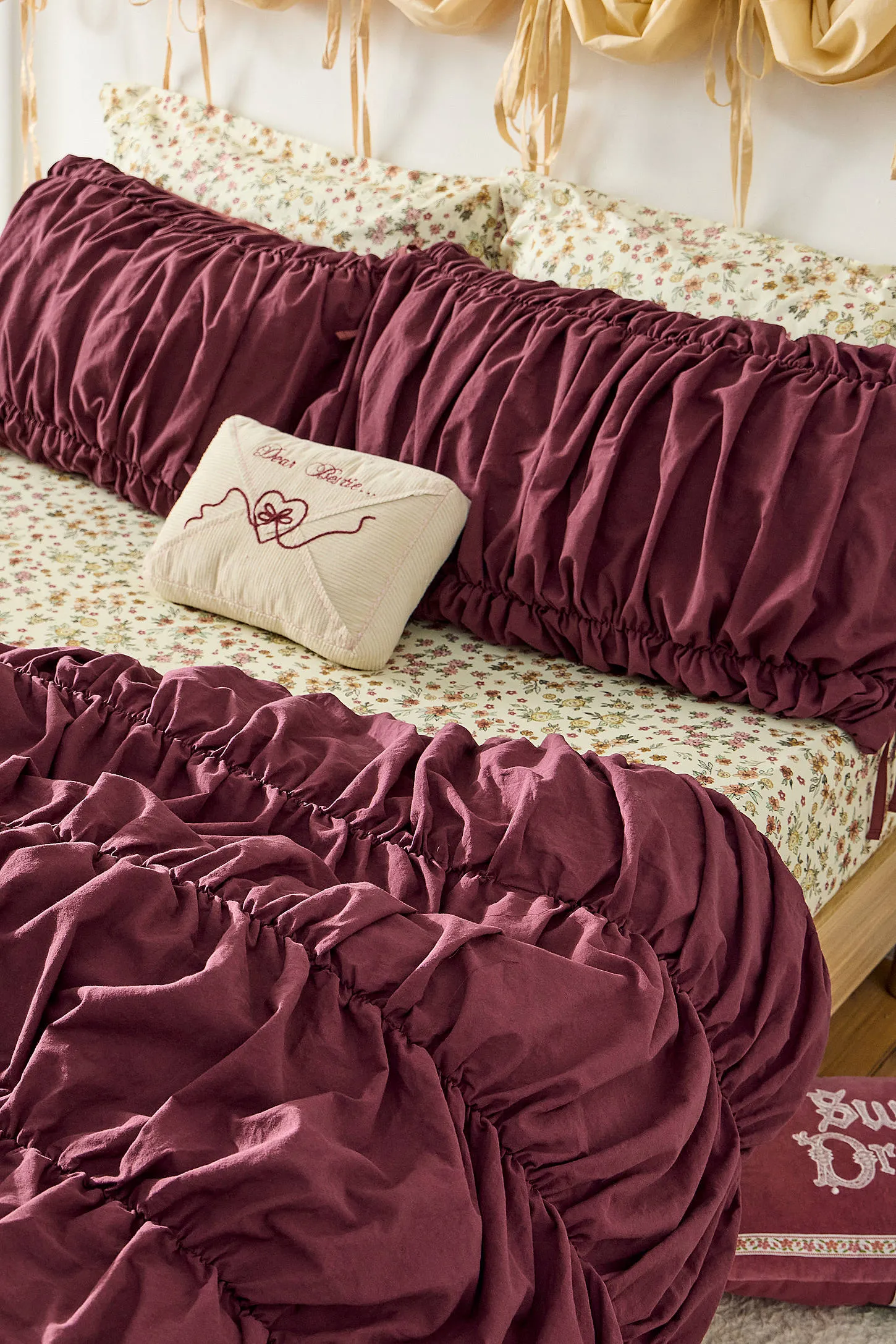 Cinched Duvet Set - Crimson 5