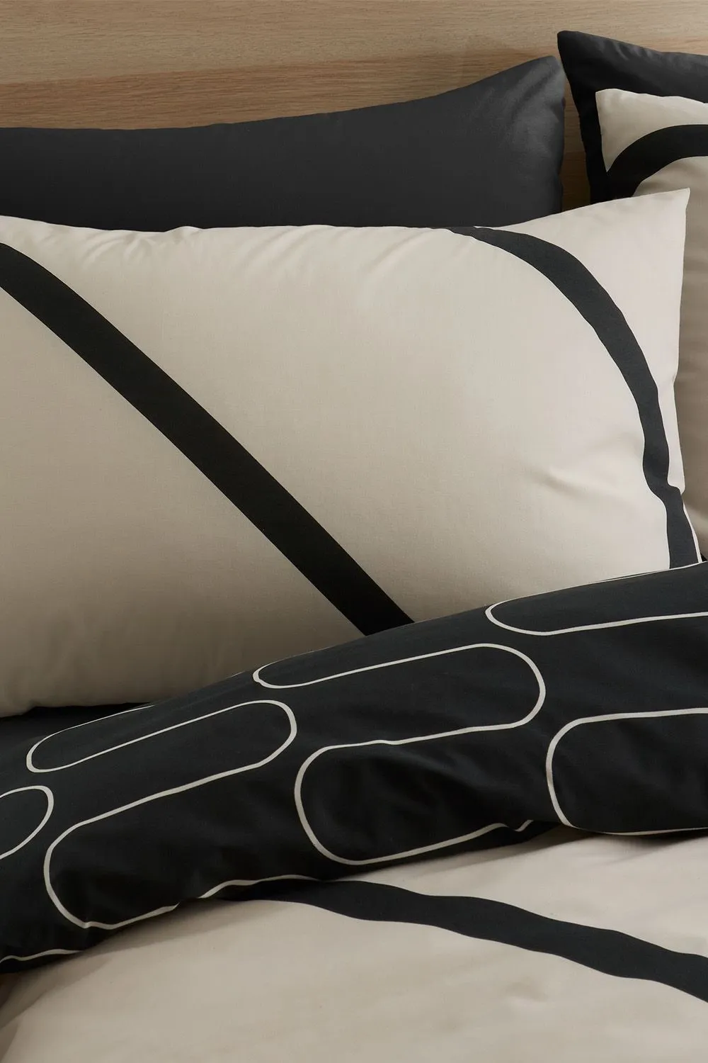 Catherine Lansfield 'Linear Curve Geometric' Duvet Set in Black 3