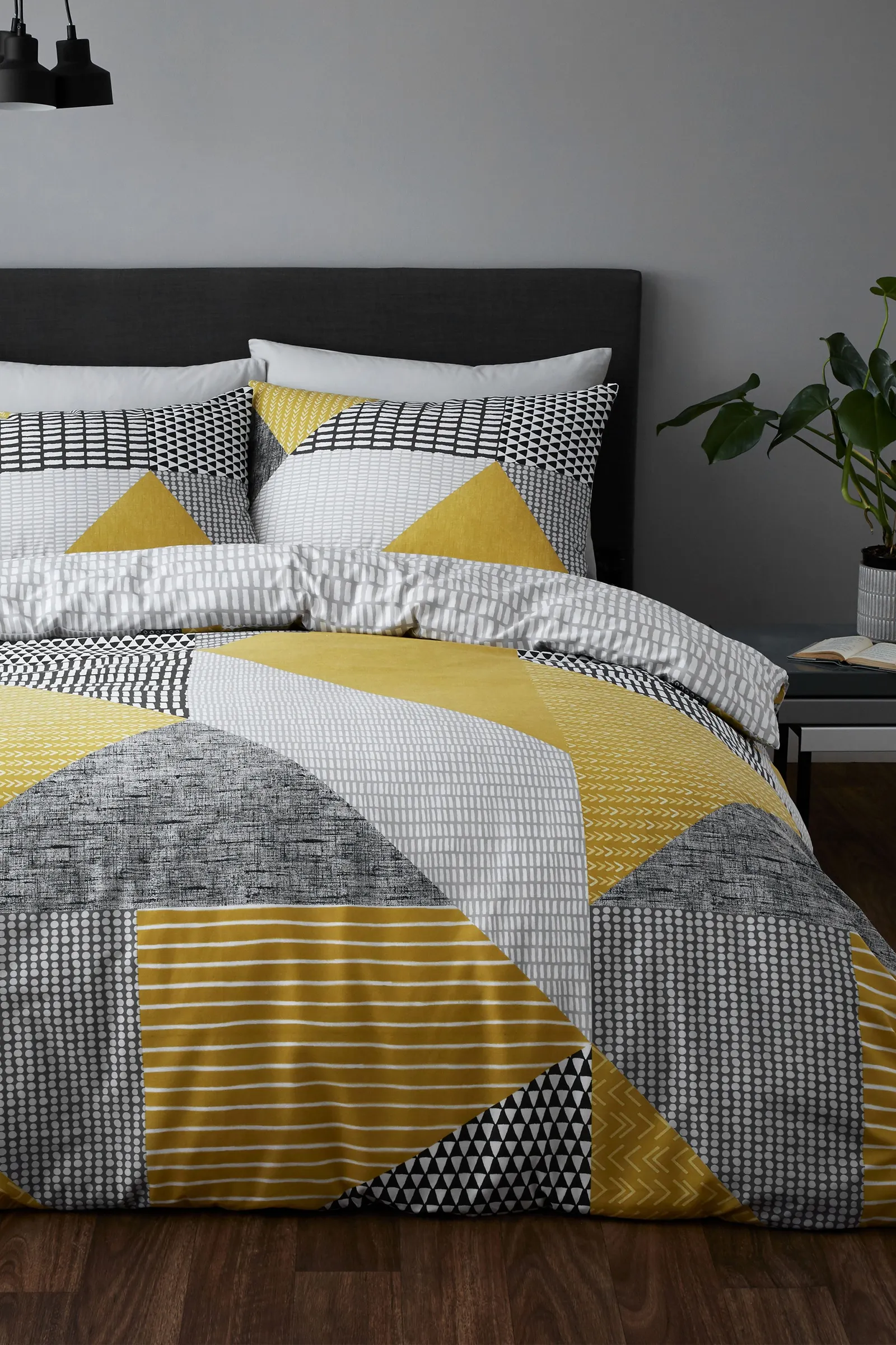 Catherine Lansfield 'Larsson Geo' Duvet Set in Yellow 1