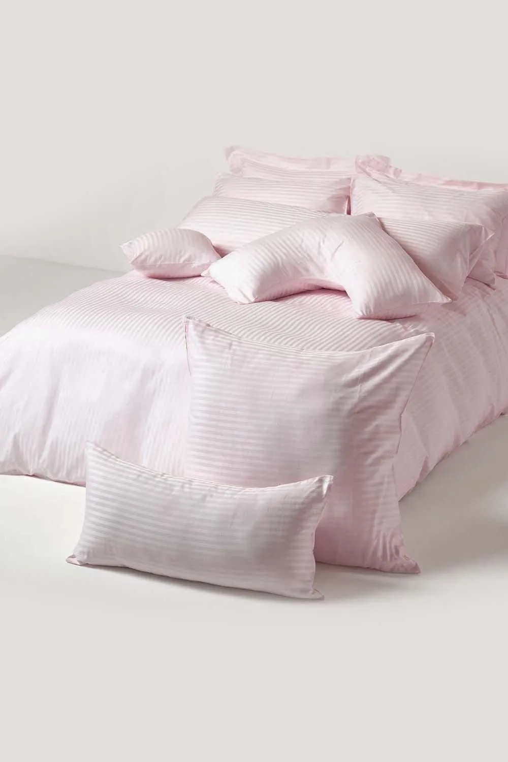 Homescapes Egyptian Cotton Super Soft V Shaped Pillowcase 330 TC in Dusty Pink 5