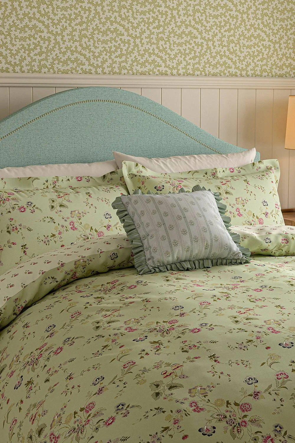 Sanderson 'Nectar Fields' Cotton Duvet Cover Set in Green 2