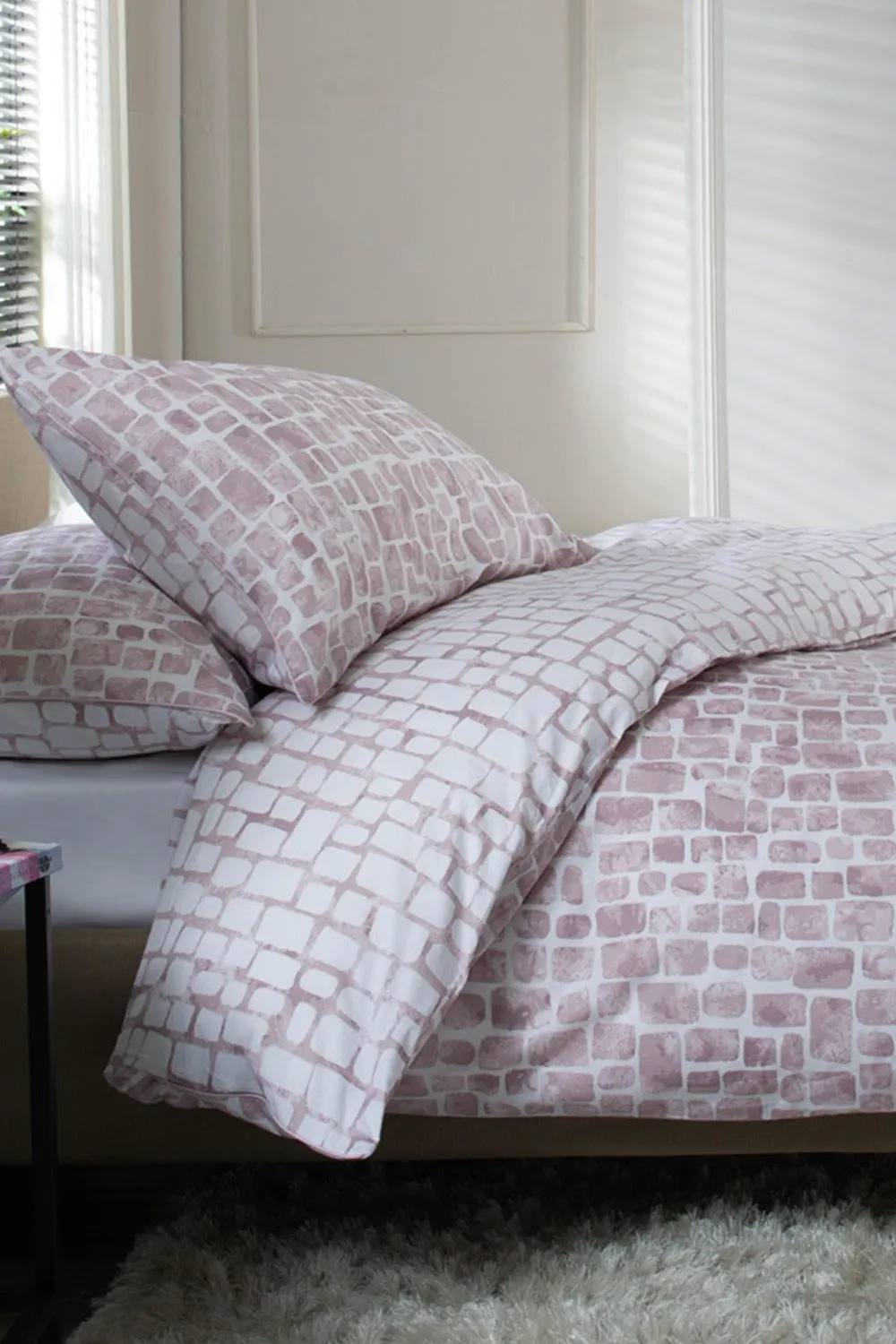 The Lyndon Company Tulle Extrasoft 100% Cotton Breathable Duvet Cover Set in Pink 3