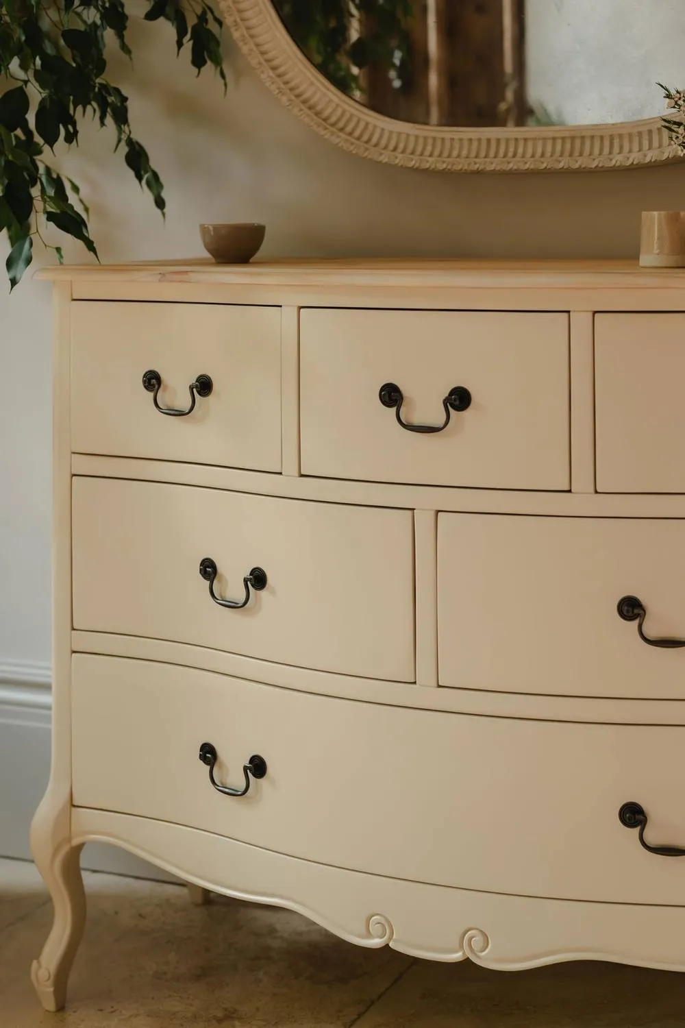 Statement Furniture Juliette Vintage Chic 6 Drawer Chest of Drawers in Ivory 2