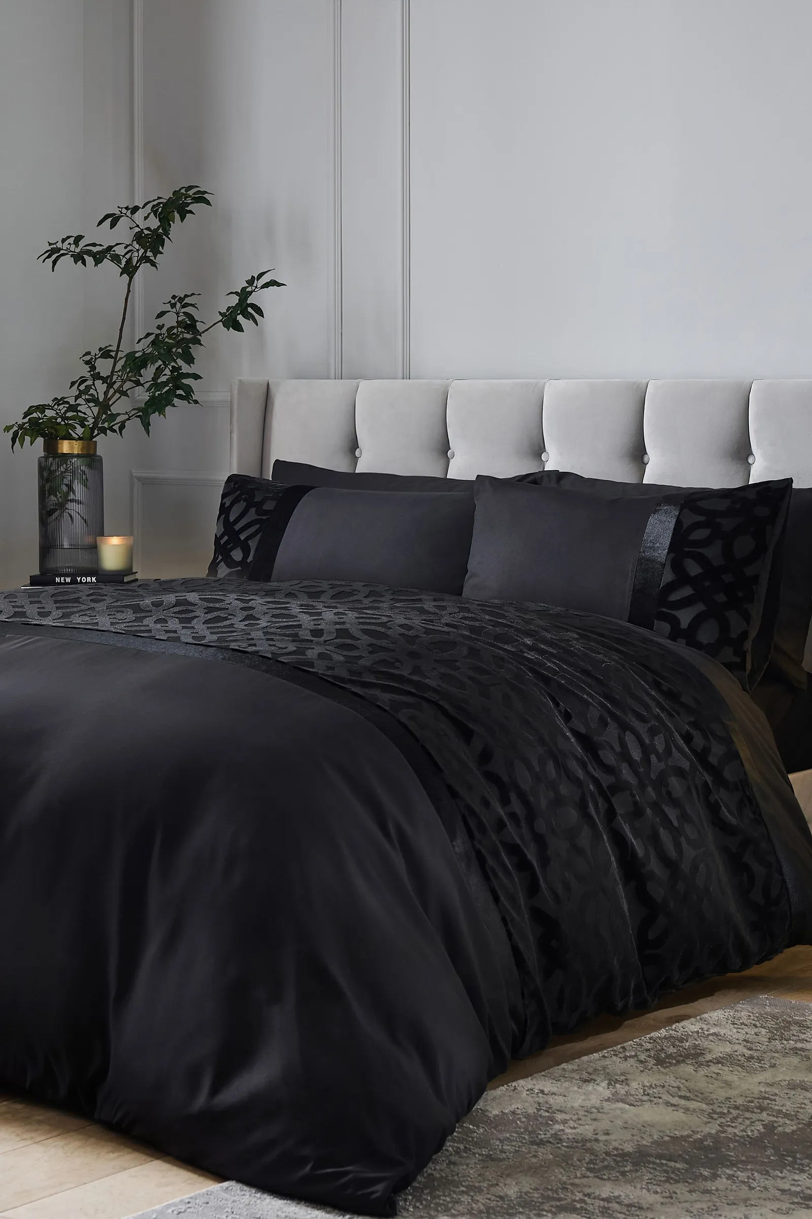 Catherine Lansfield Lattice Cut Velvet Duvet Set in Black 1