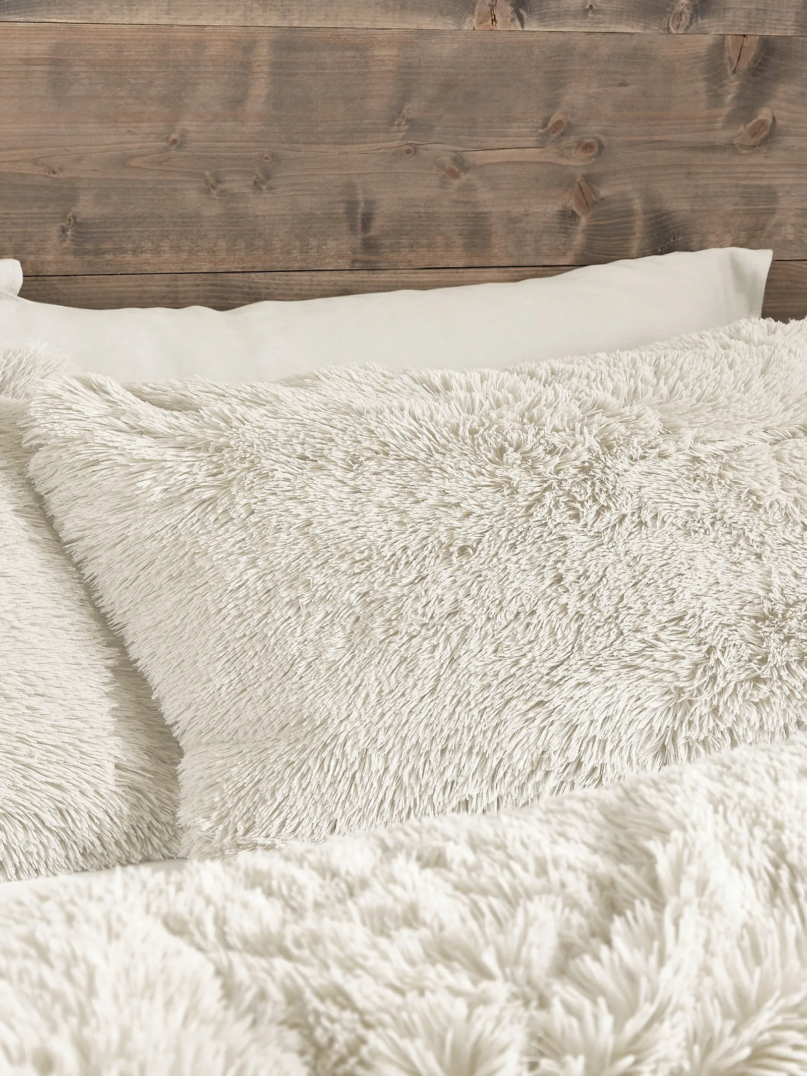 Catherine Lansfield 'Cuddly' Faux Fur Duvet Set in Cream 2