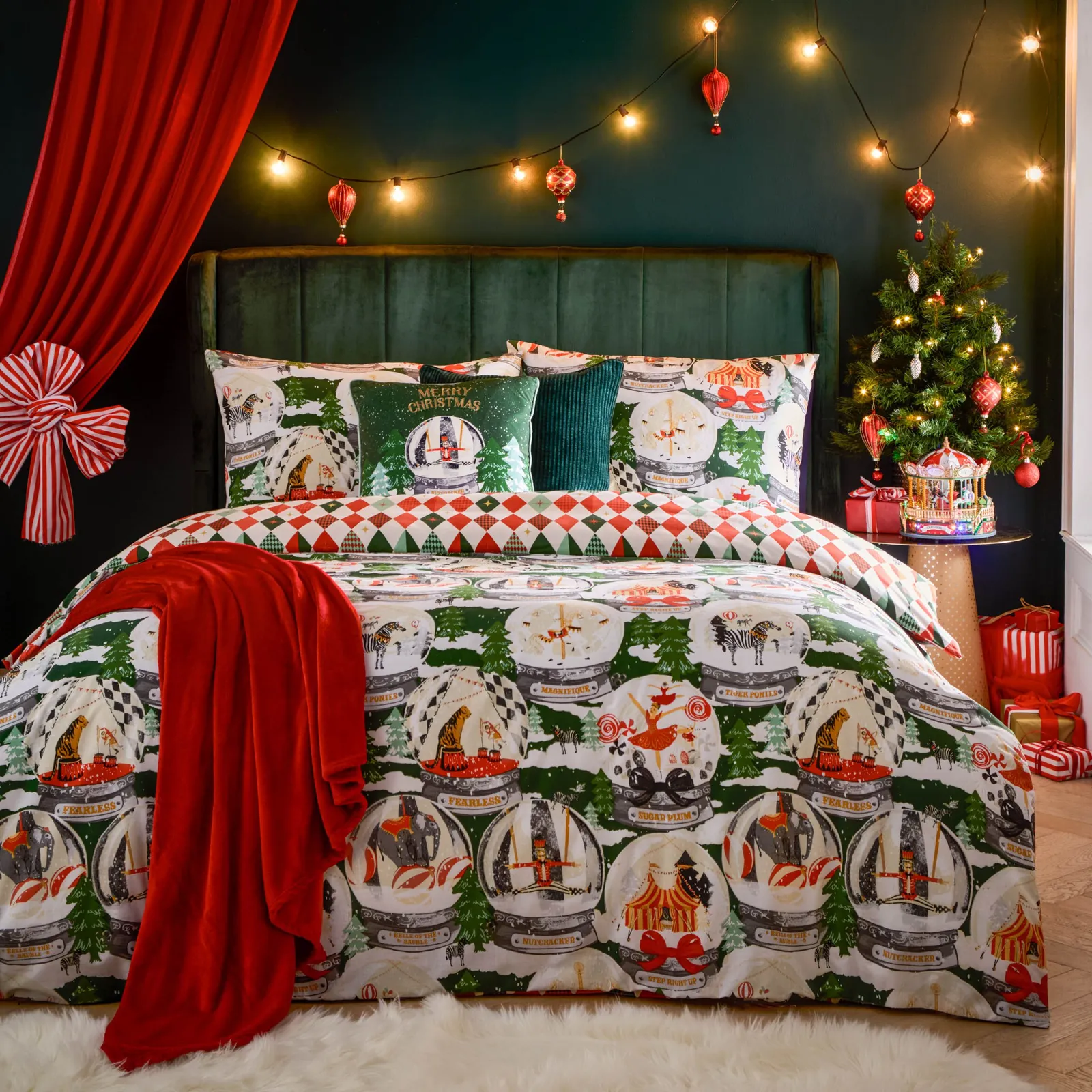 Furn Showtime Festive Duvet Set in Green