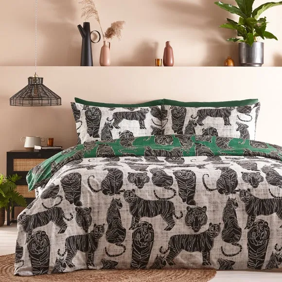 Furn. Wildcat Duvet Cover and Pillowcase Set Jungle Green 3