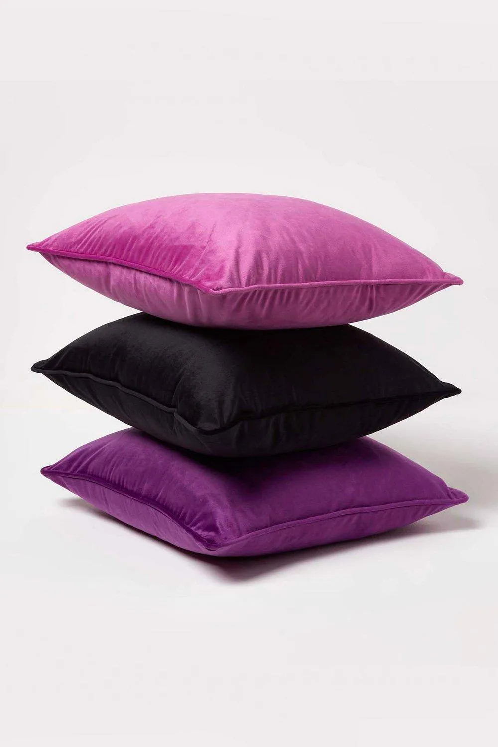 Homescapes Filled Velvet Cushion with Piped Edge 46 x 46 cm in Pink 6