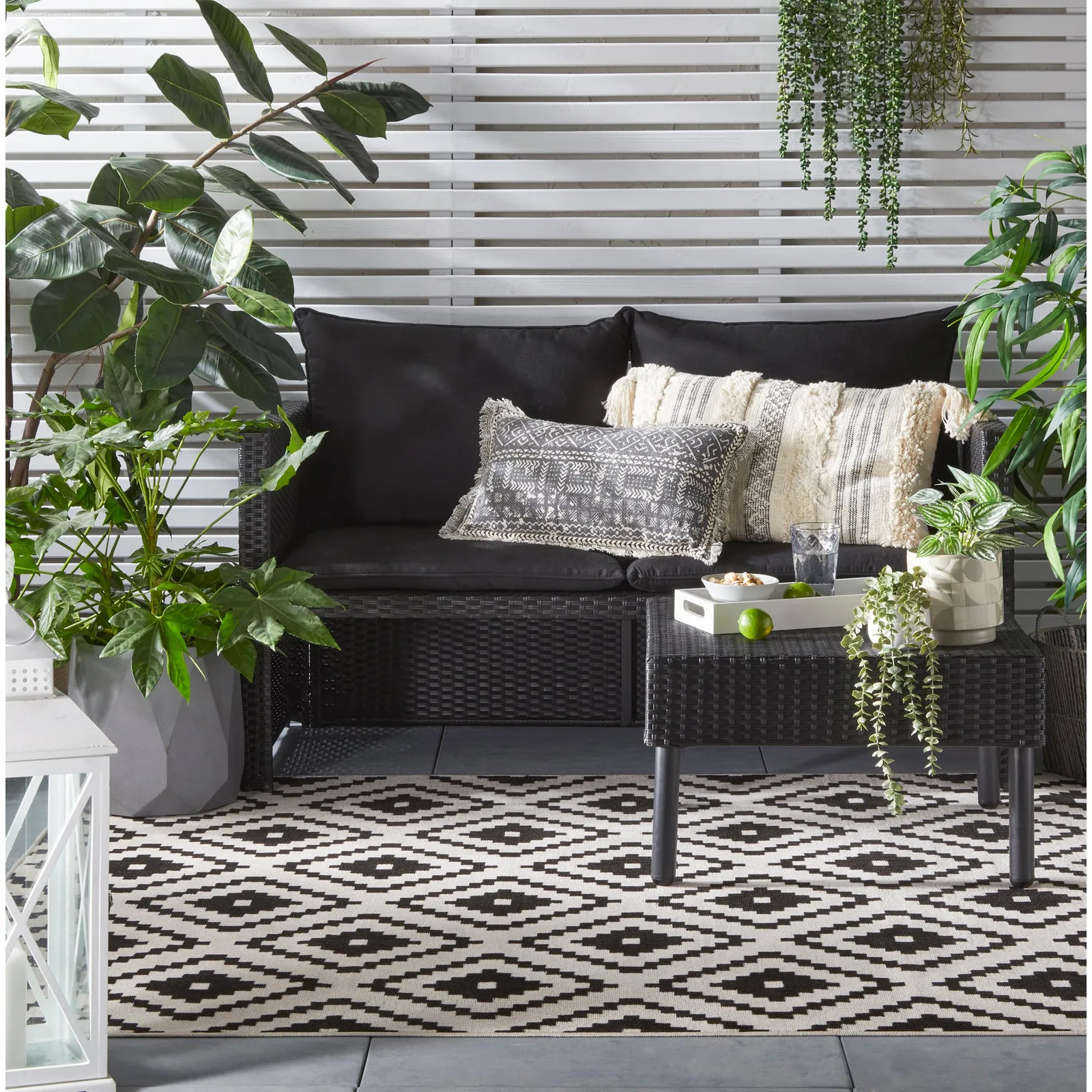 Geometric Monochrome Indoor Outdoor Rug Black and white