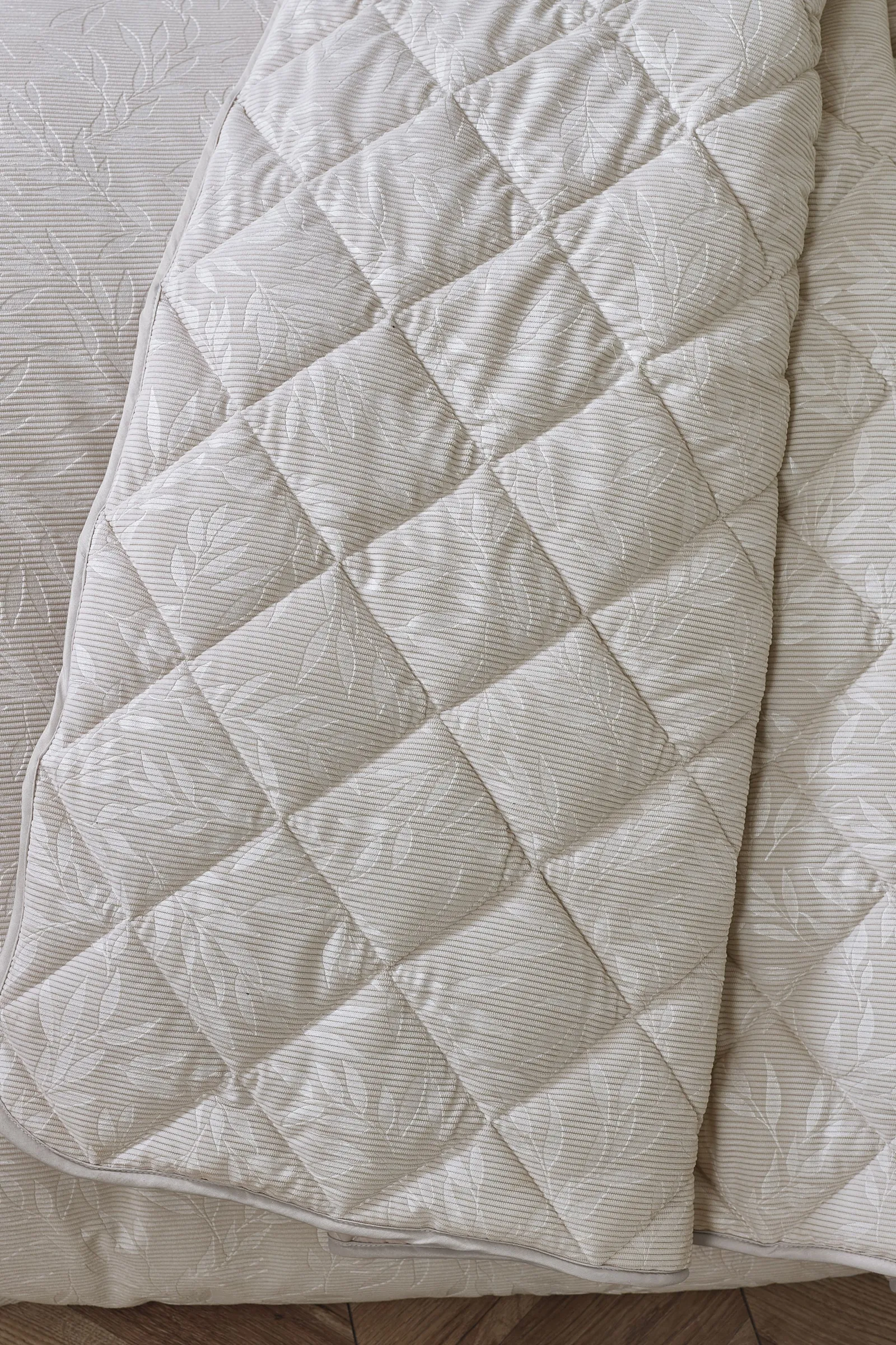 Catherine Lansfield Corded Leaves Quilted Warm & Cosy 240cm x 260cm Bedspread in Gold 2