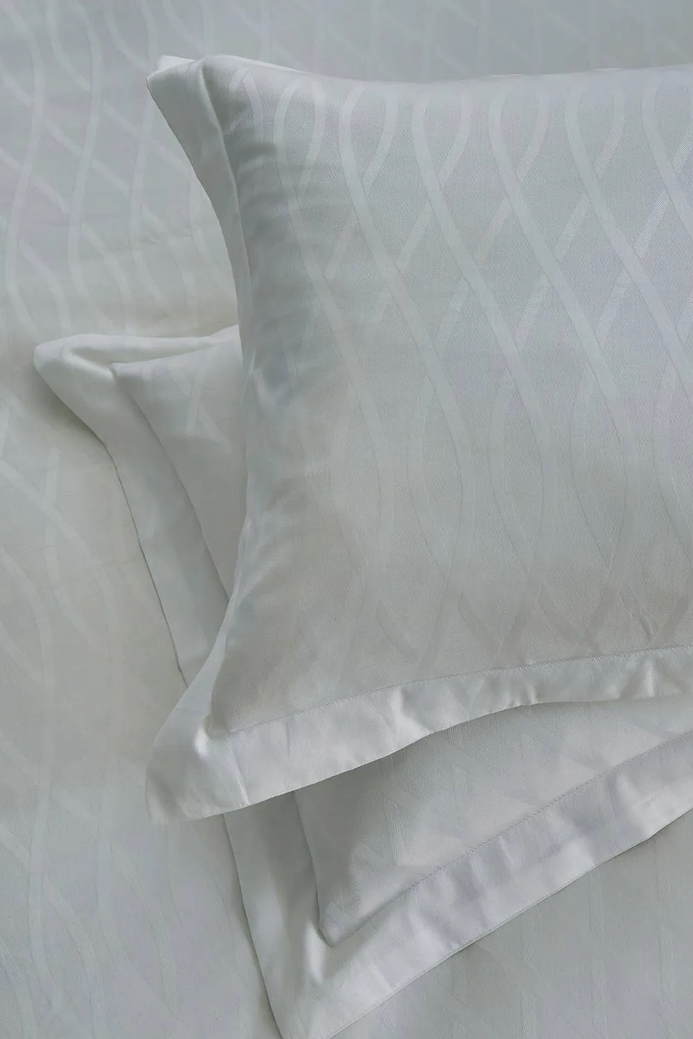 1951 'Ravello' Cotton Duvet Cover Set in Silver 4