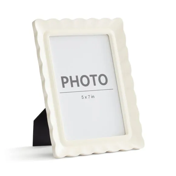 Scalloped Photo Frame 2