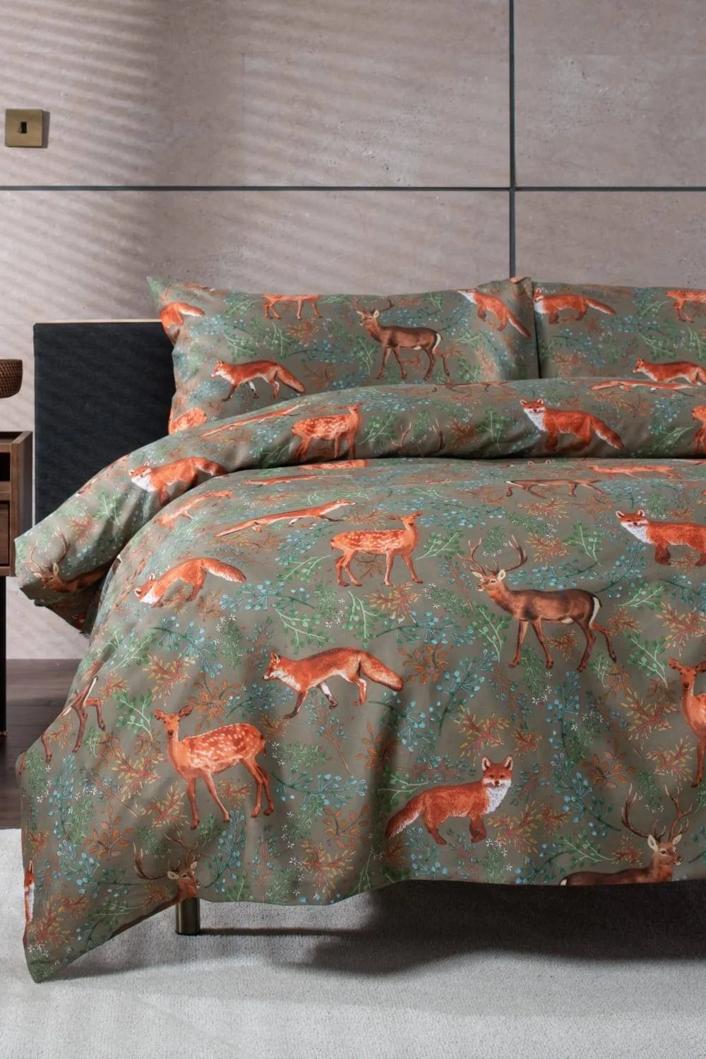 Deyongs Studio Fox & Deer Cotton Animal Printed Duvet Set in Green